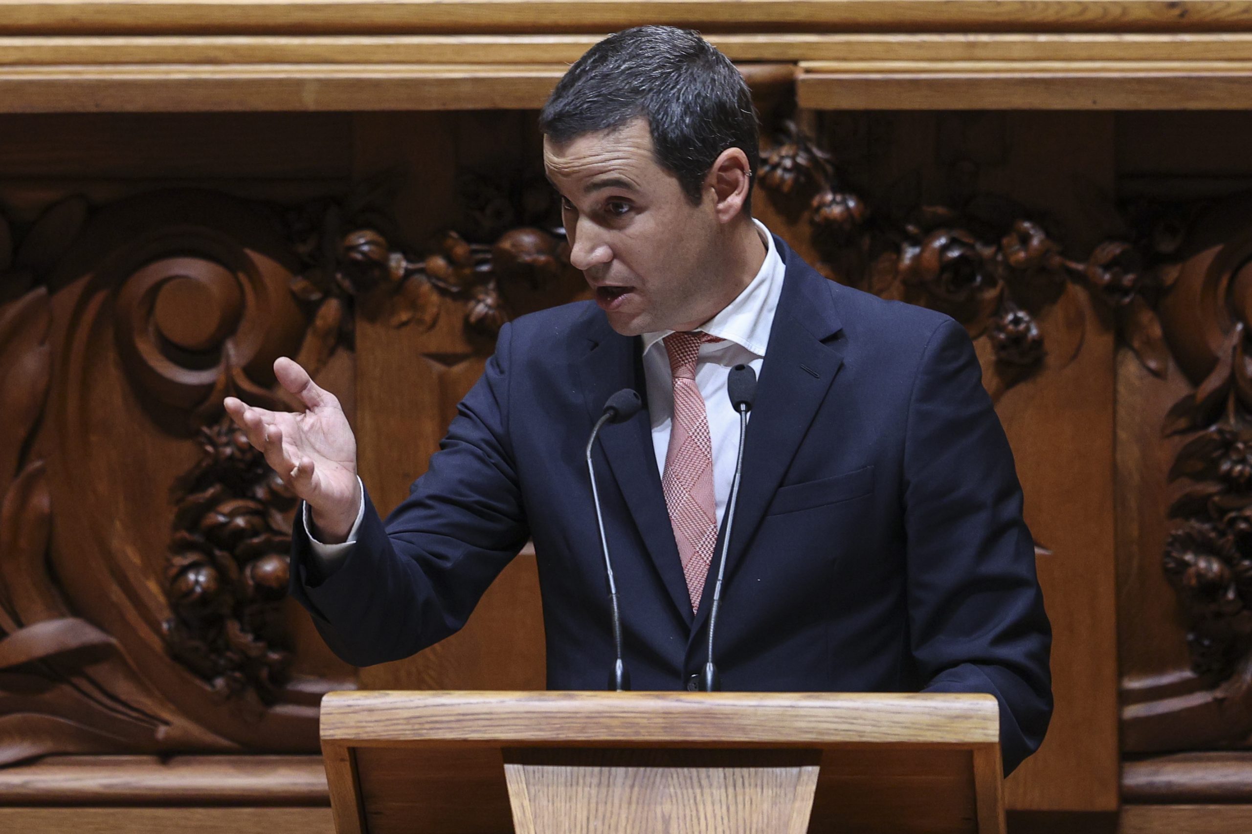 “Temos um problema no lançamento e execução de obras”, admite João Galamba