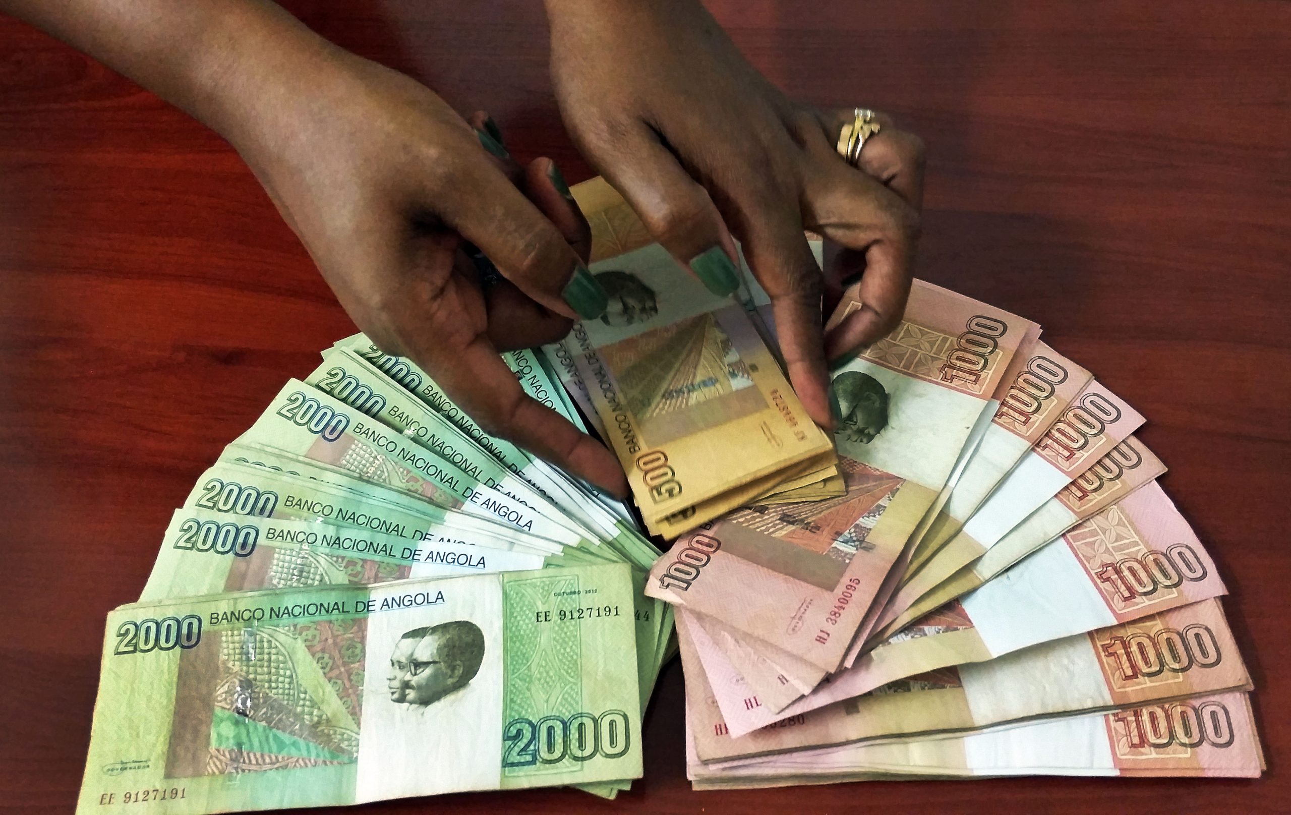 Angola voltou a ter mais dinheiro a circular ultrapassando os 2.220 milhões em novembro
