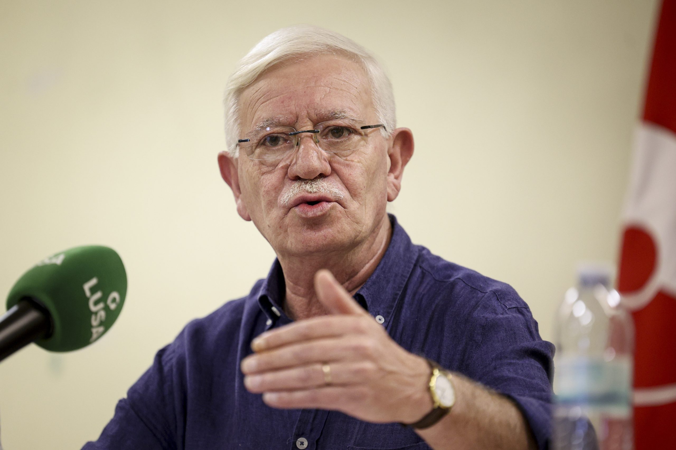 “Um poucochinho.” Governo melhora proposta de aumentos salariais na Função Pública