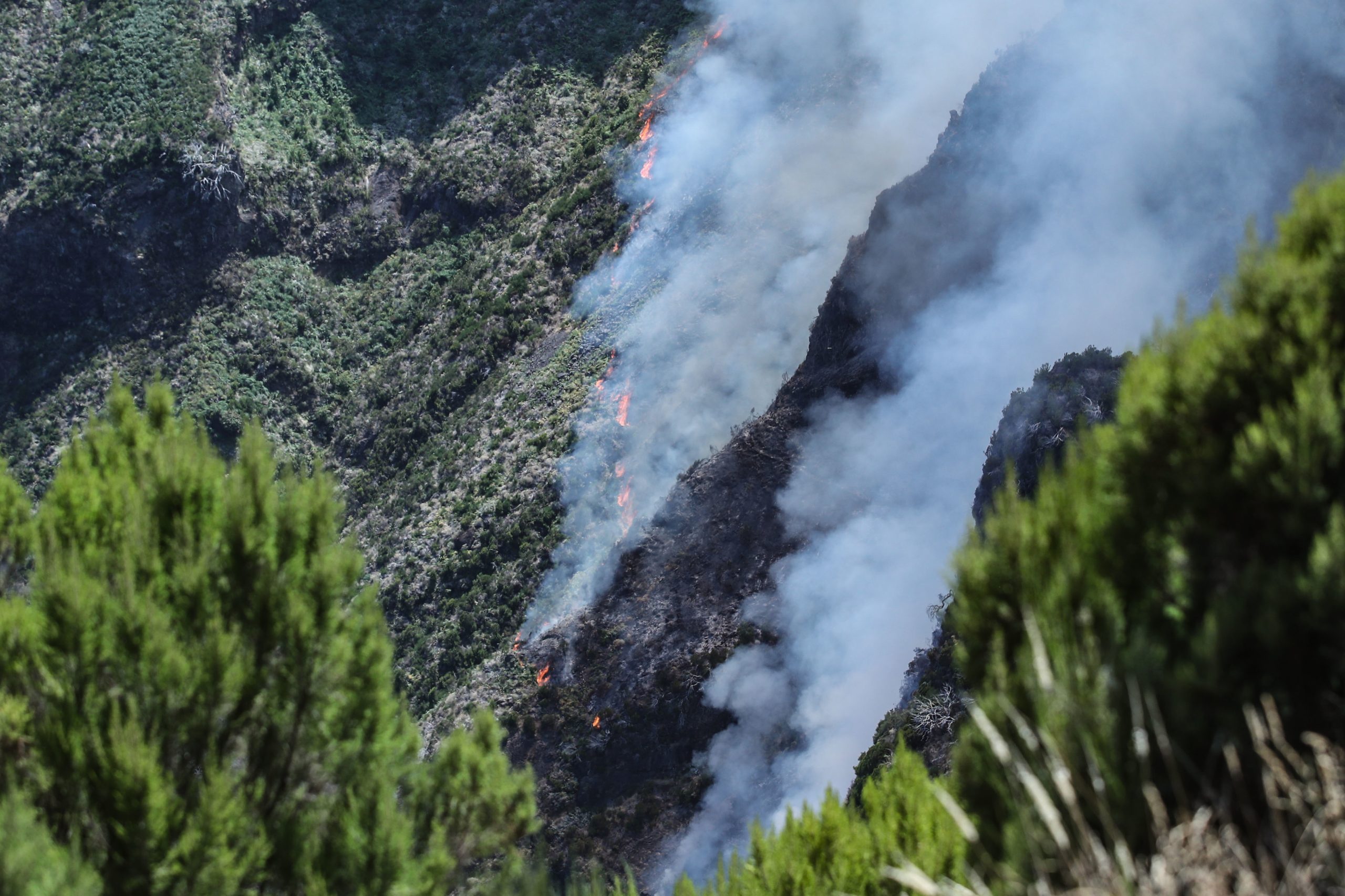 Percurso pedestre entre o Pico do Areeiro e o Pico Ruivo vai continuar encerrado