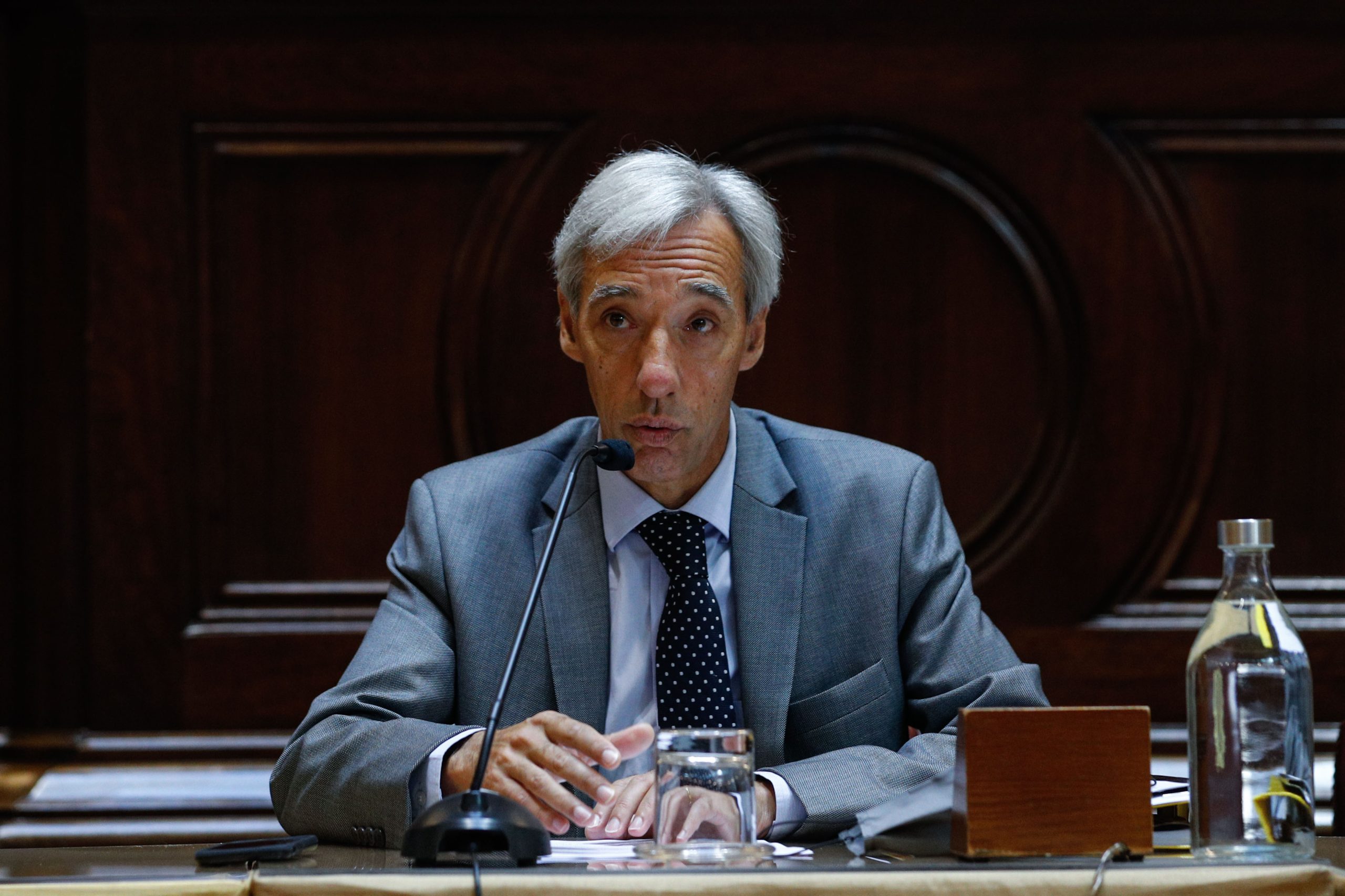 Parlamento aprova audição urgente do ministro da Defesa sobre aviões C-295