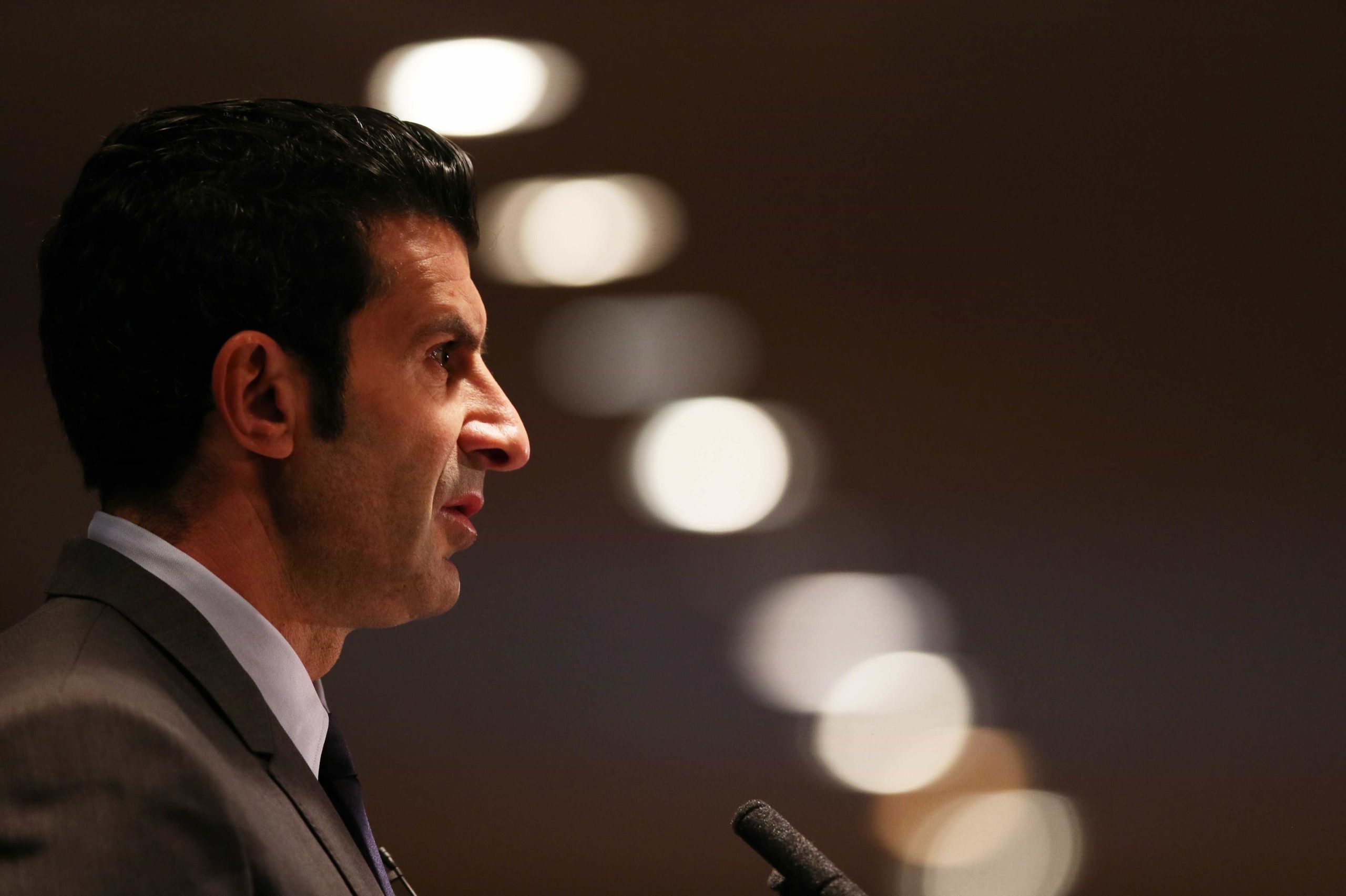 Figo: “Claques são fundamentais desde que haja apoio cívico dentro das normas”