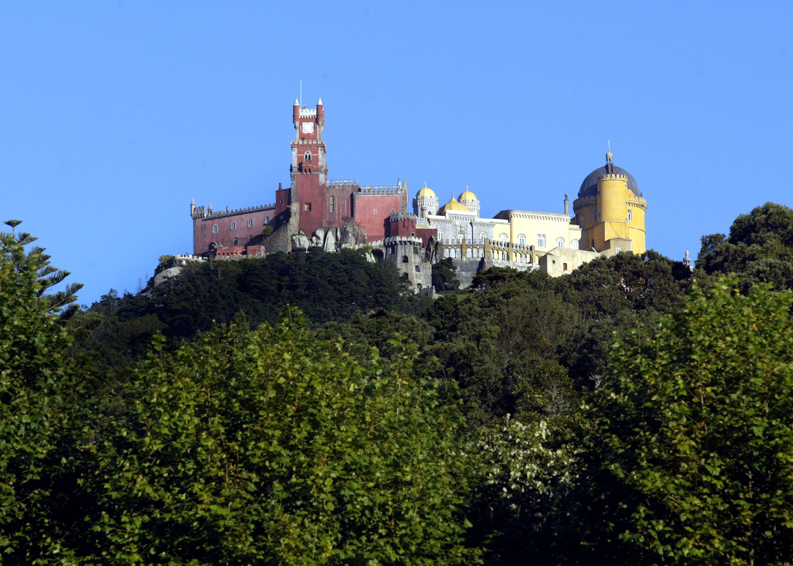 Sintra fecha acessos à serra e encerra monumentos por risco de incêndio