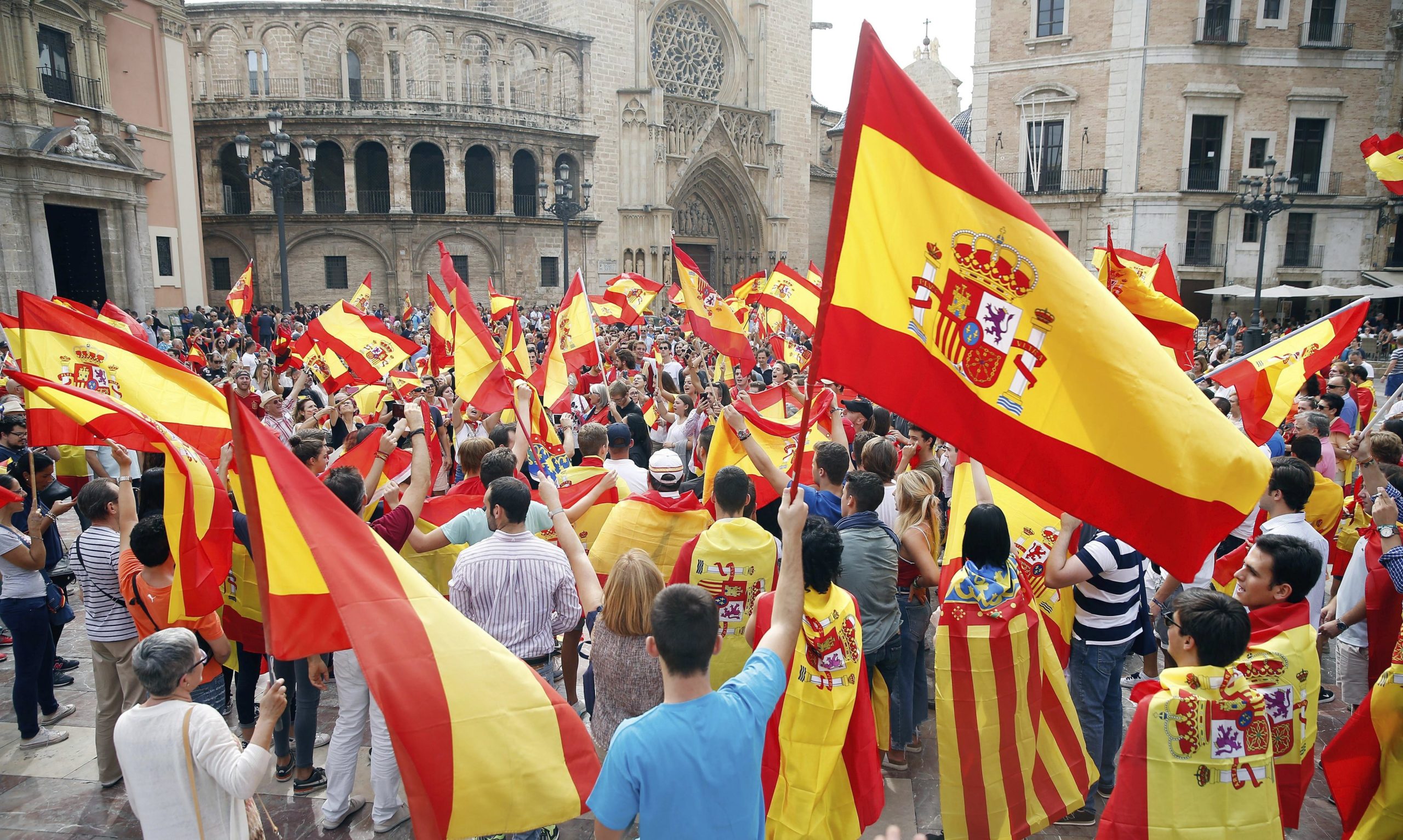 Milhares de espanhóis nas ruas contra referendo na Catalunha