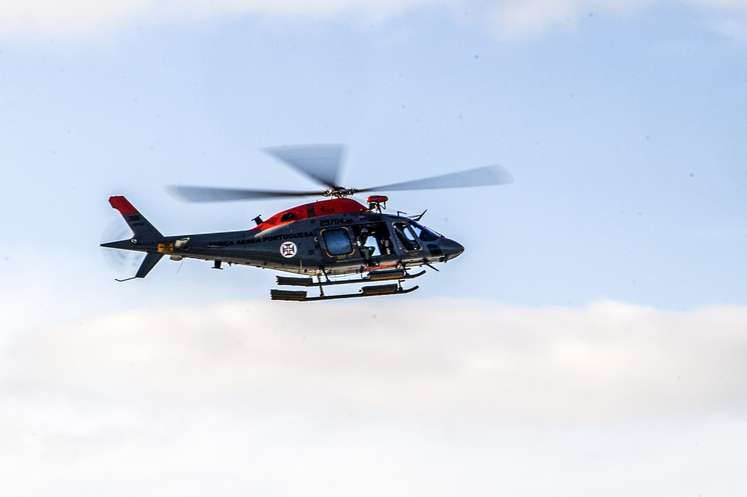 Quatro helicópteros da Força Aérea iniciam hoje o transporte de emergência médica