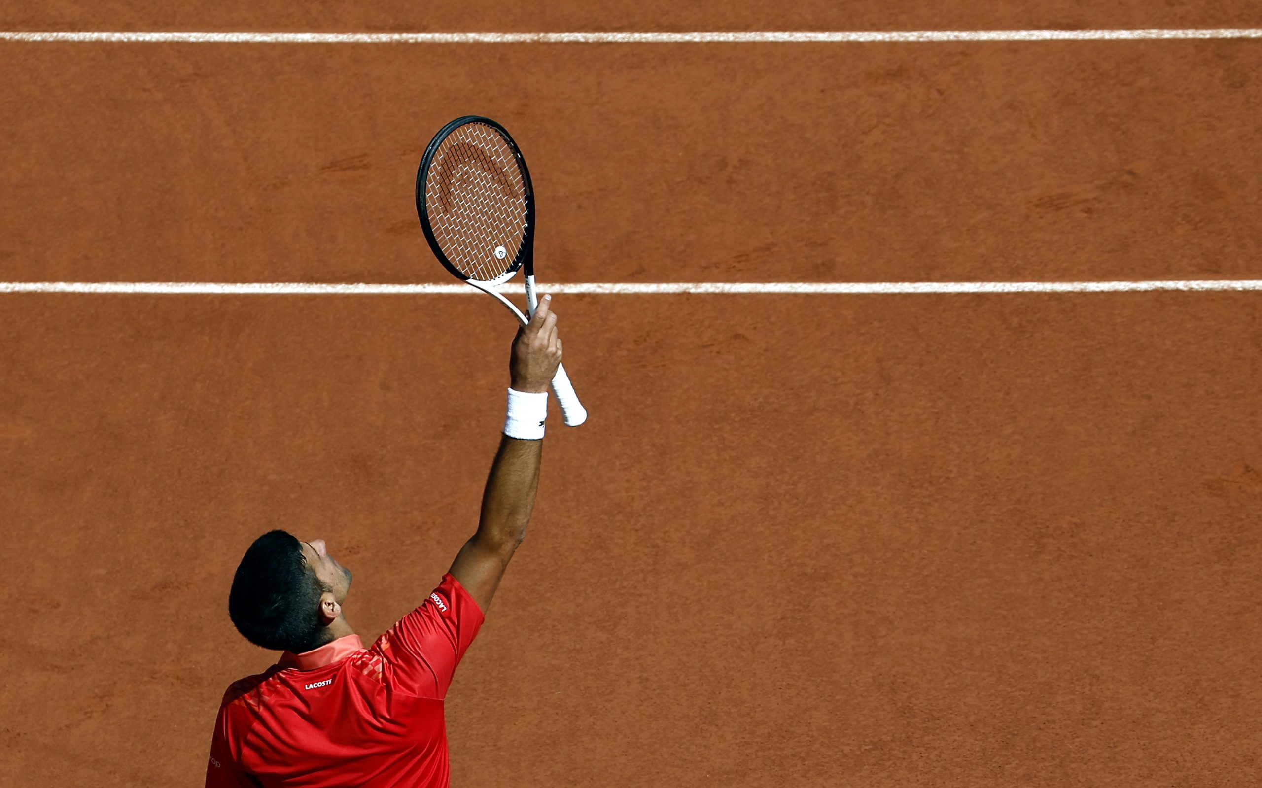 Djokovic apura-se para os quartos de final de Roland Garros