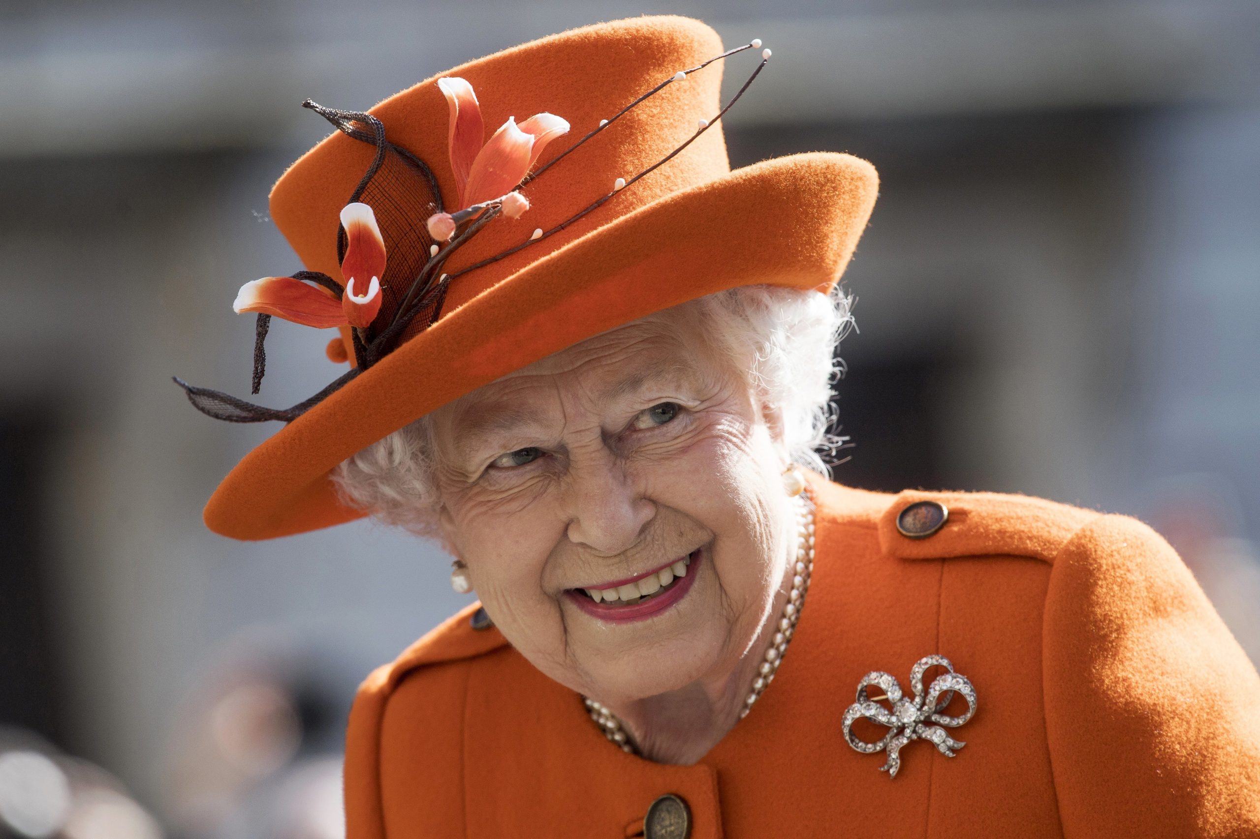 Isabel II mostra faceta descontraída em documentário do reconhecido naturalista Attenborough