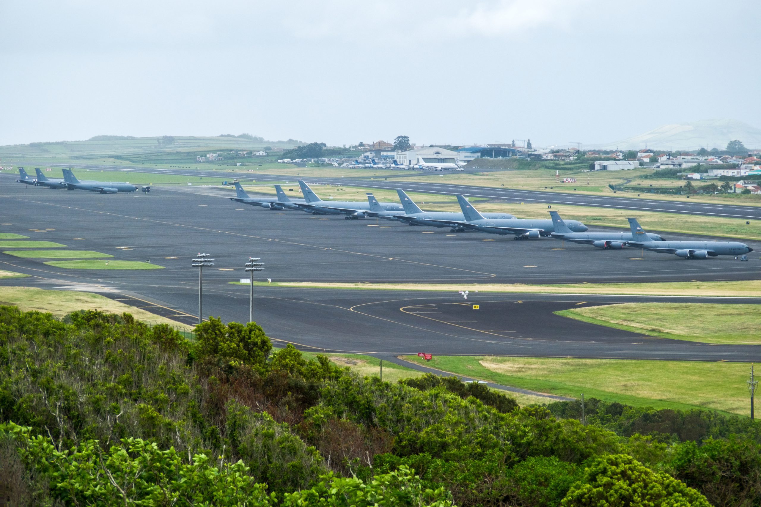 Afinal, há ou não combustível na base das Lajes?