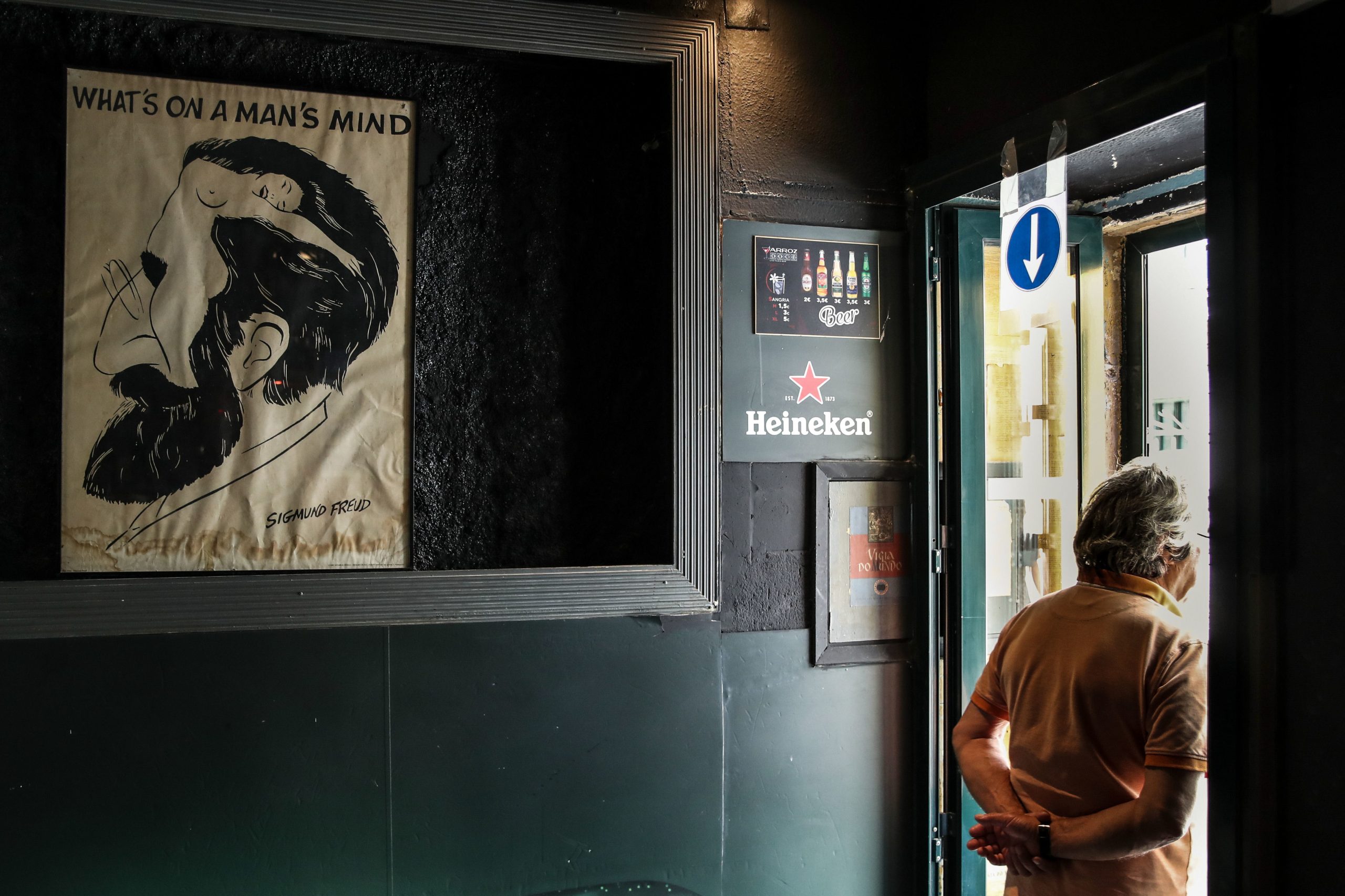 Bares e discotecas vão poder reabrir, mas com mesmos horários de cafés e pastelarias