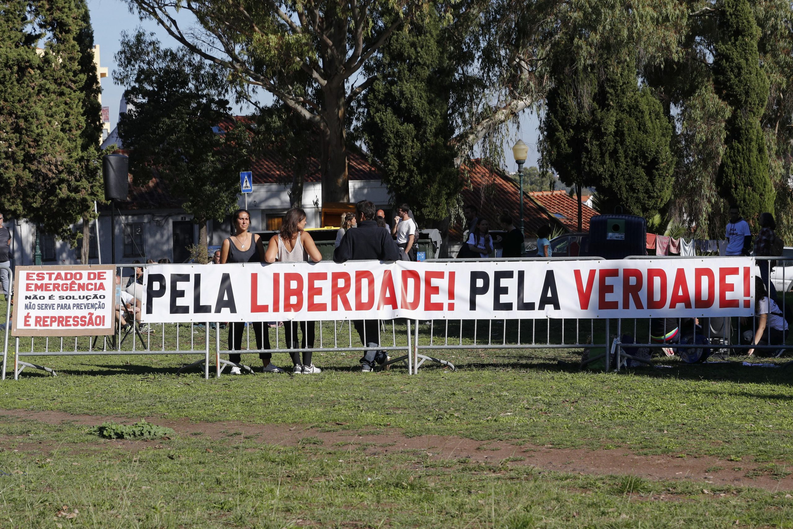 Covid-19: Protesto contra novas medidas de contenção junto ao Palácio da Ajuda