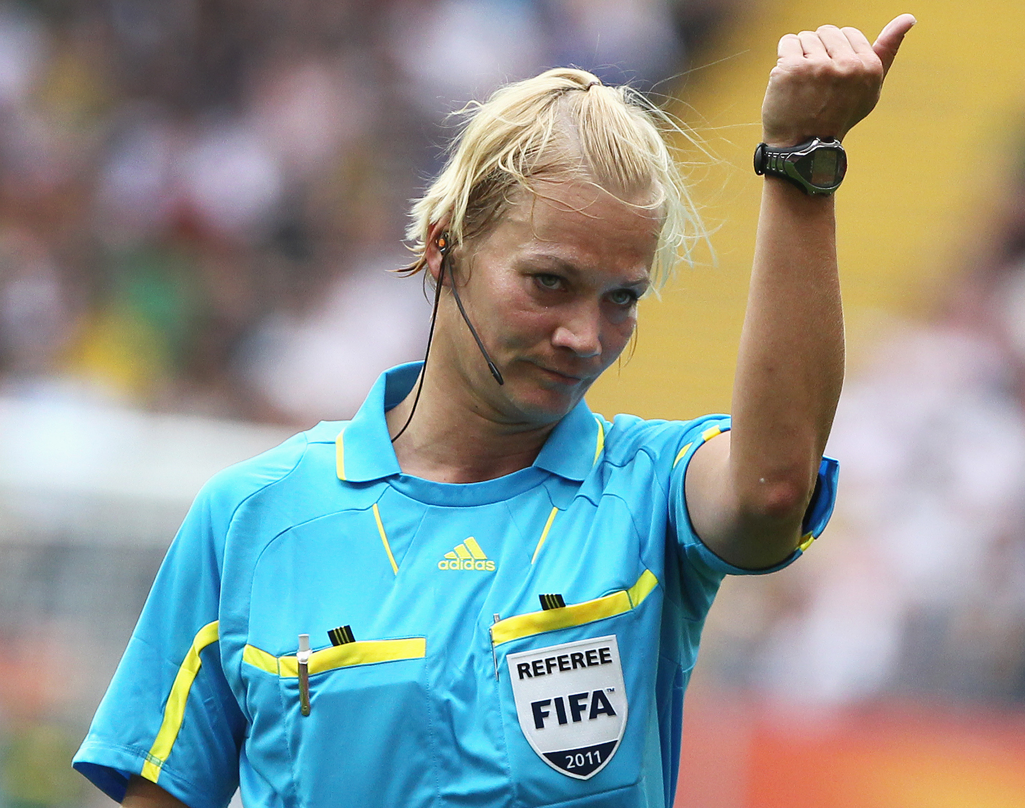 Pela primeira vez, uma das principais ligas europeias vai ser arbitrada por uma mulher