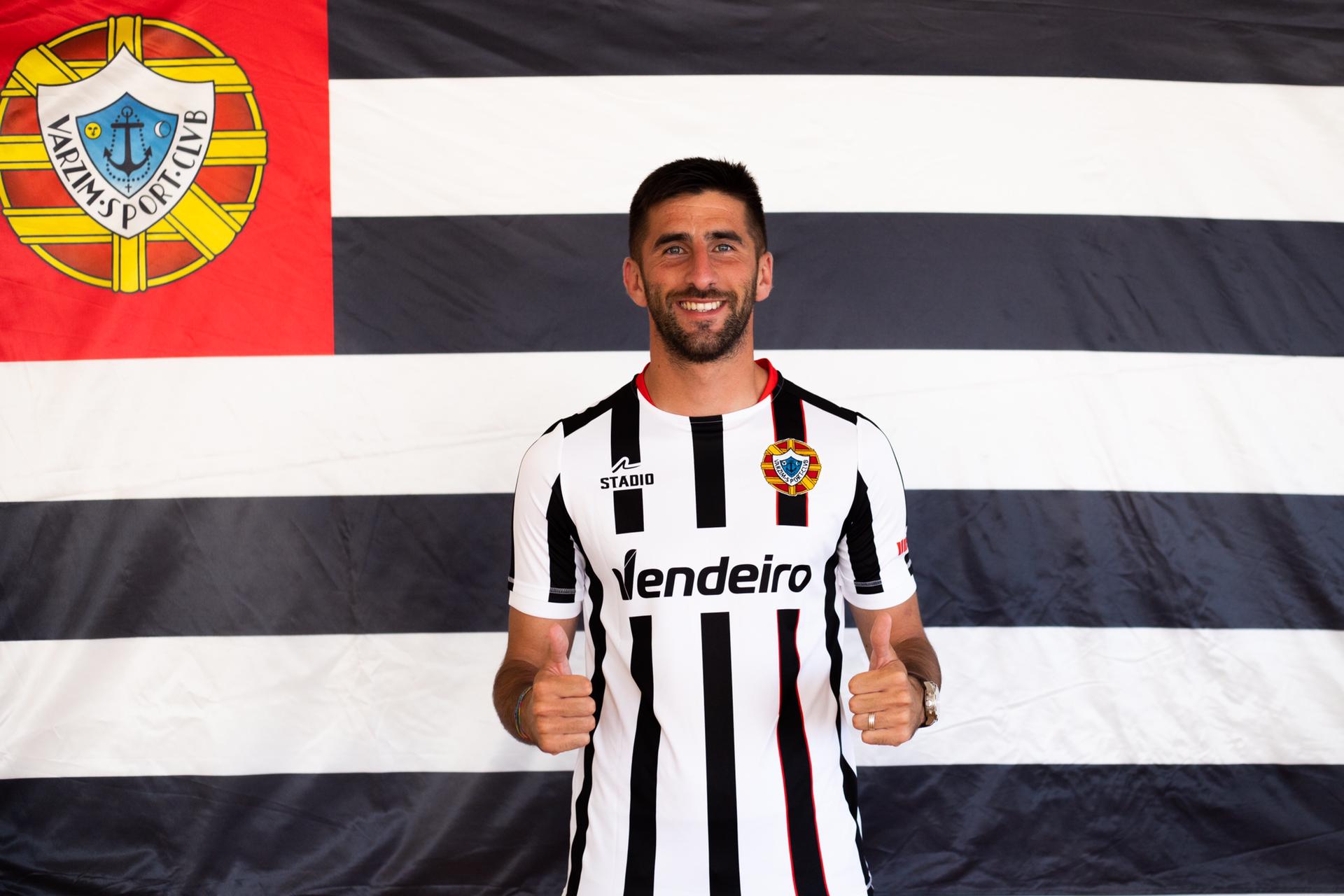 Varzim contrata médio Luís Silva