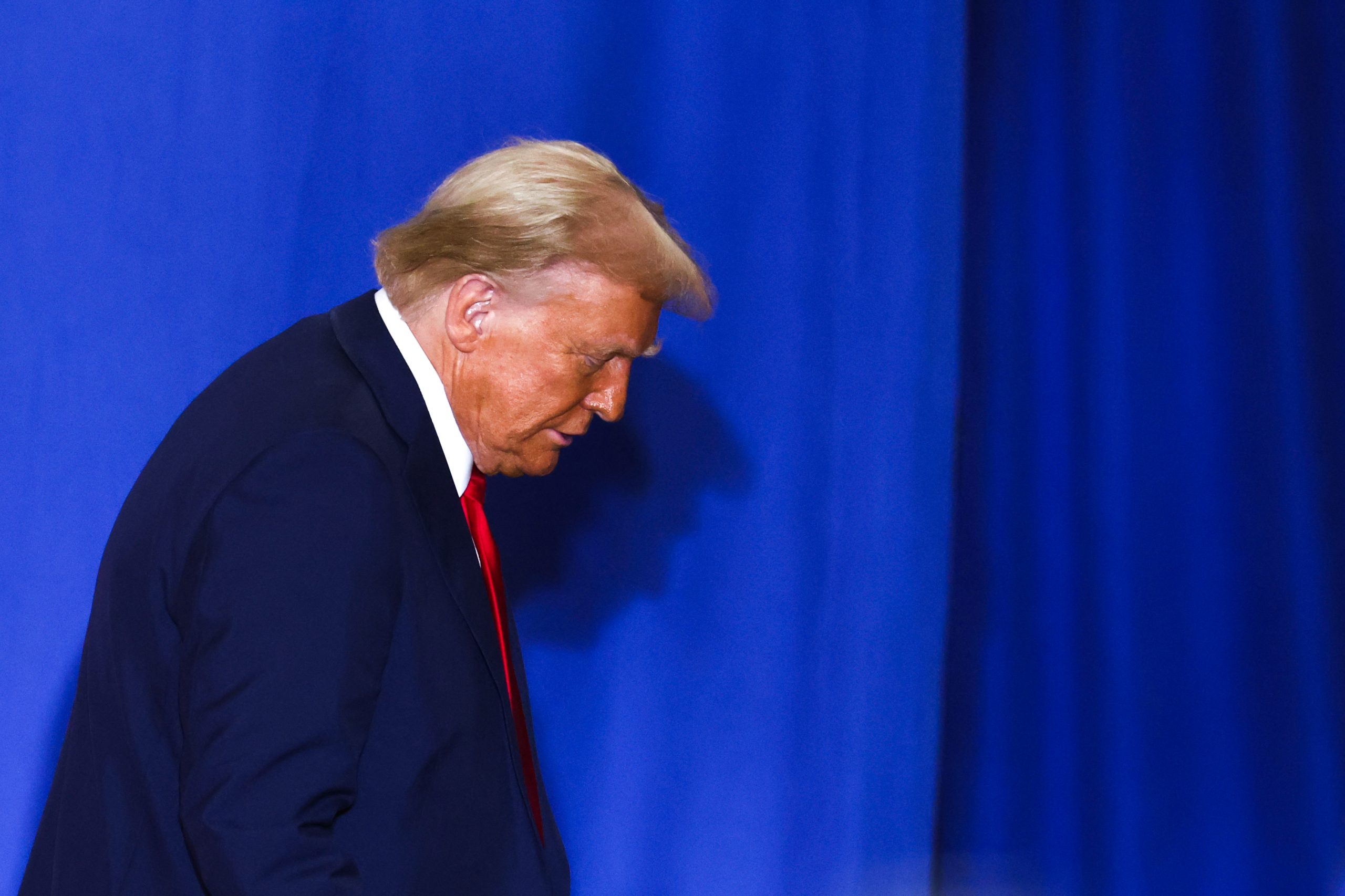 Juiz adia indefinidamente sentença de Donald Trump no caso que envolve Stormy Daniels