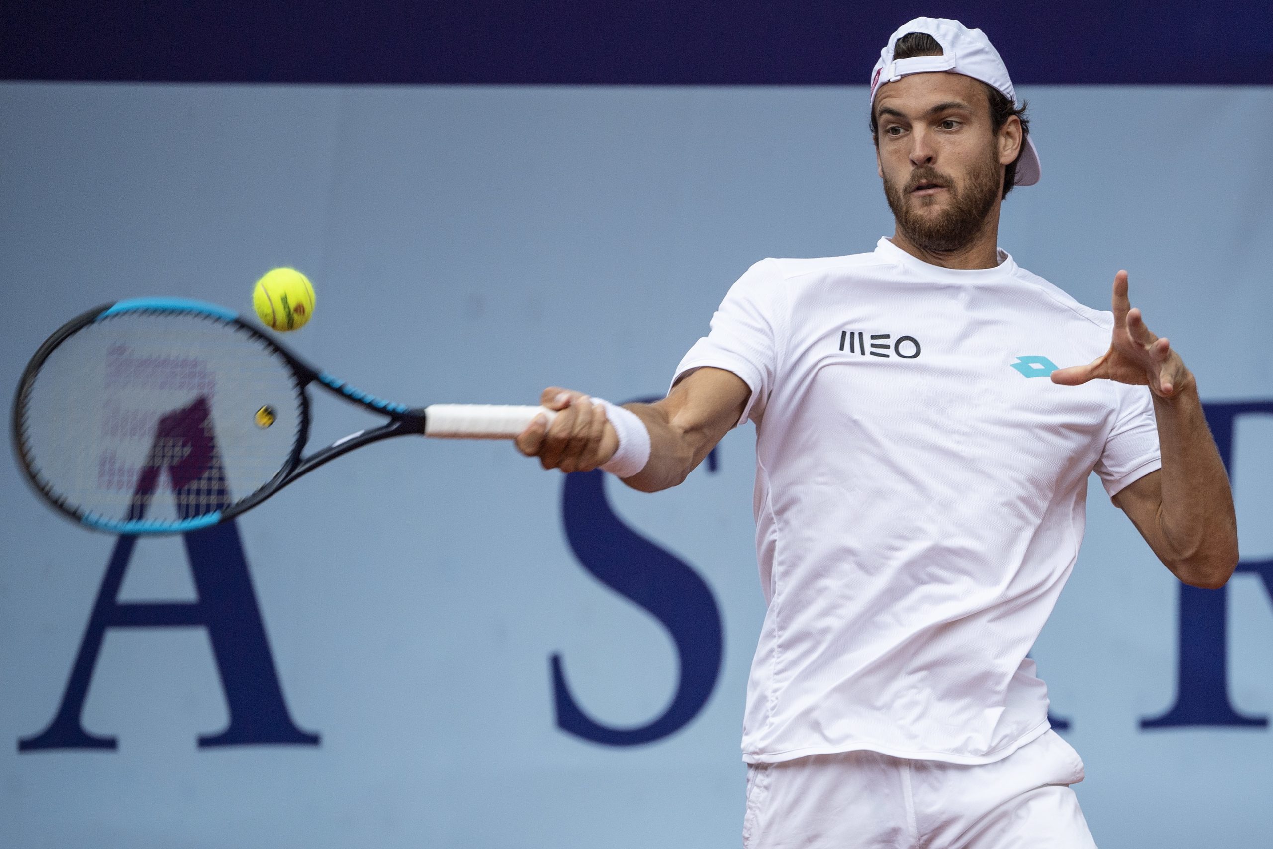Tenista João Sousa sobe dois lugares em ranking liderado por Djokovic