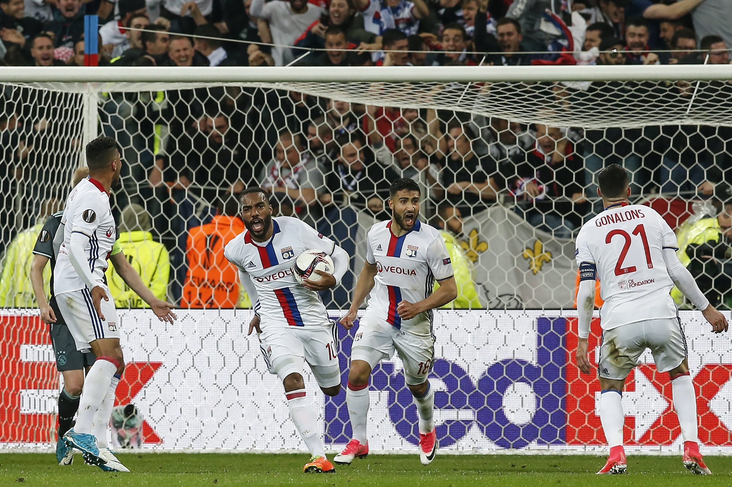 Arsenal paga 60 milhões de euros ao Lyon por Alexandre Lacazette
