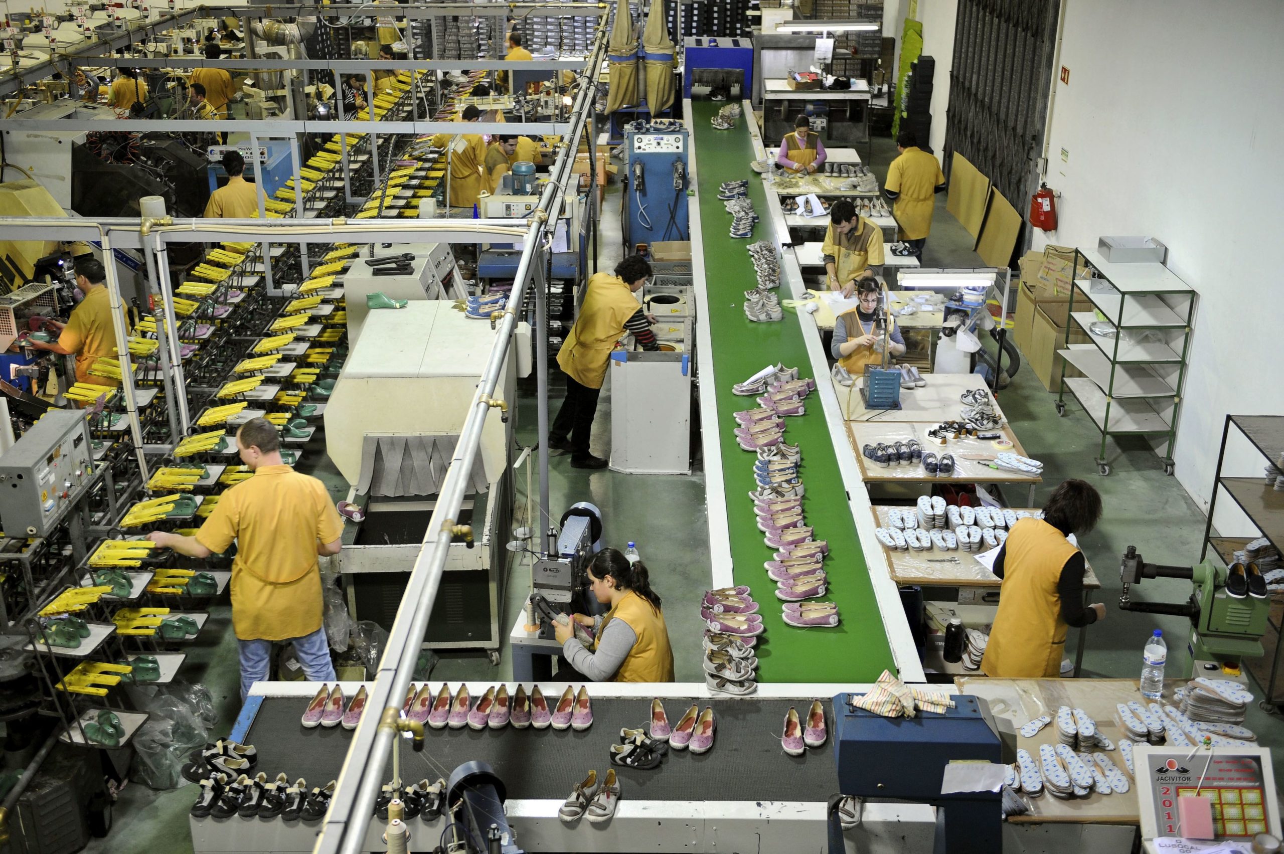 Covid-19: Salário idêntico para ‘lay-off’ total ou com redução de 50% do horário