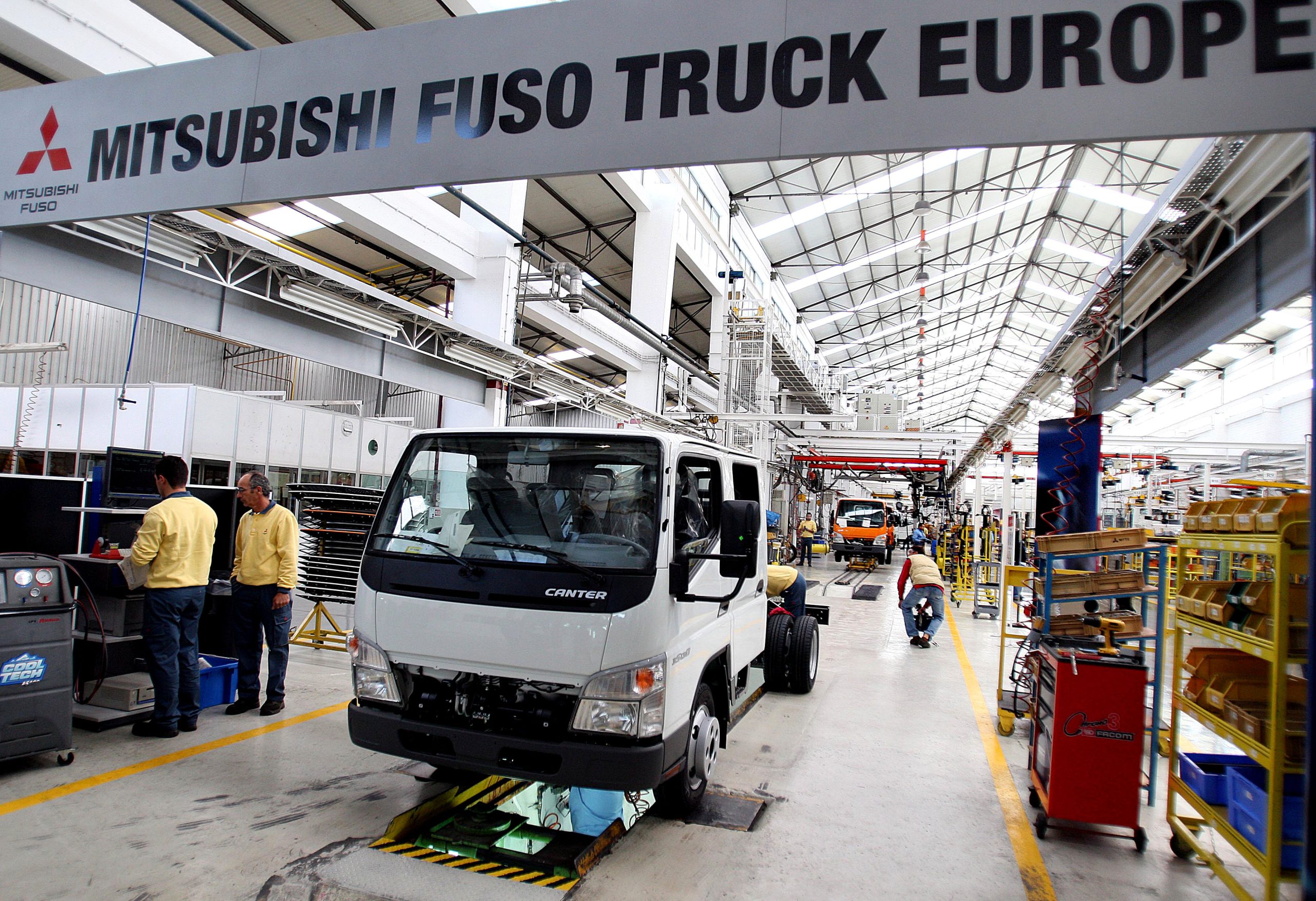 Mitsubishi Fuso pára produção na fábrica do Tramagal por falta de componentes
