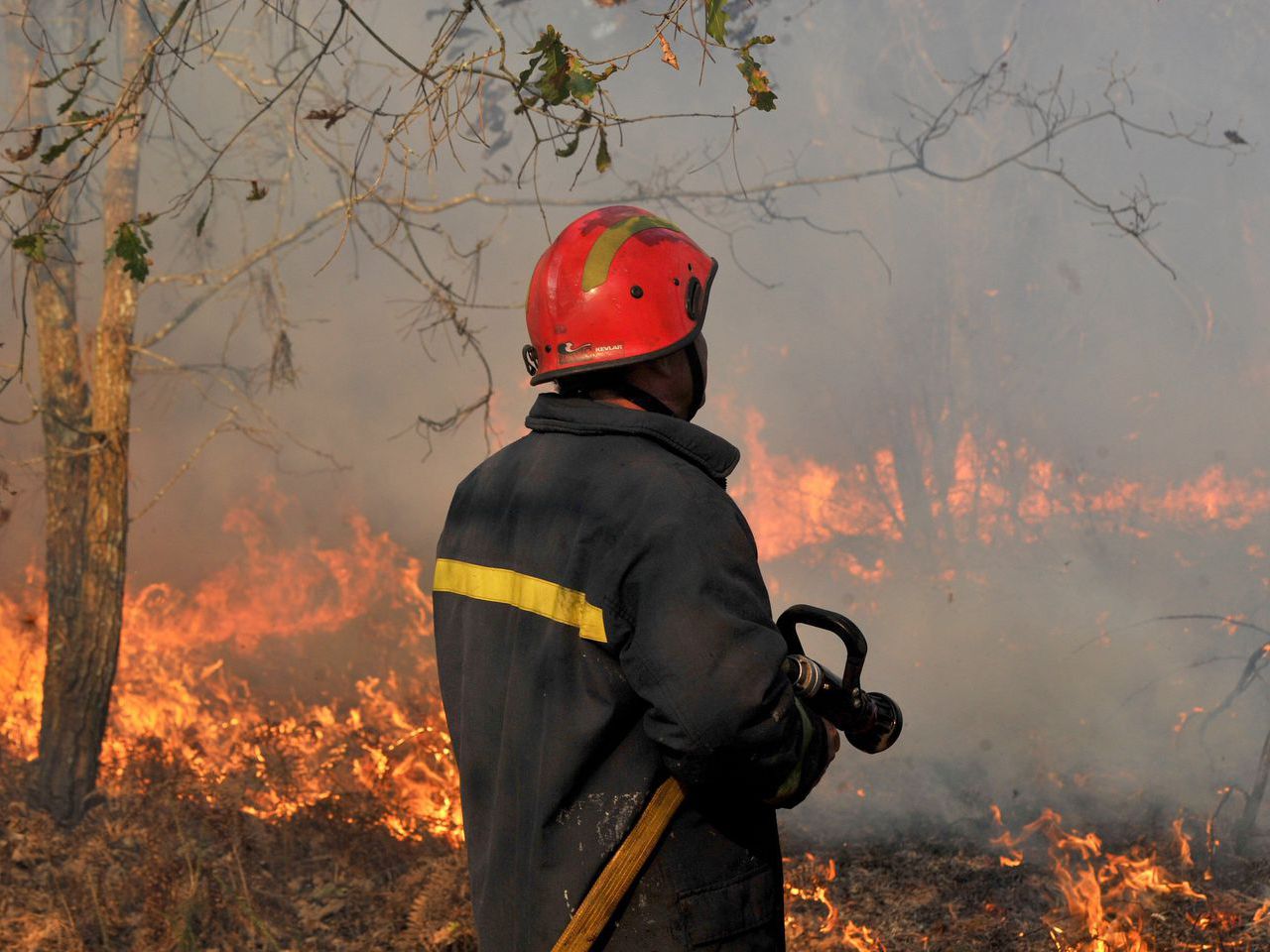 Fogo de grandes dimensões na Póvoa de Lanhoso obriga a evacuar parque radical