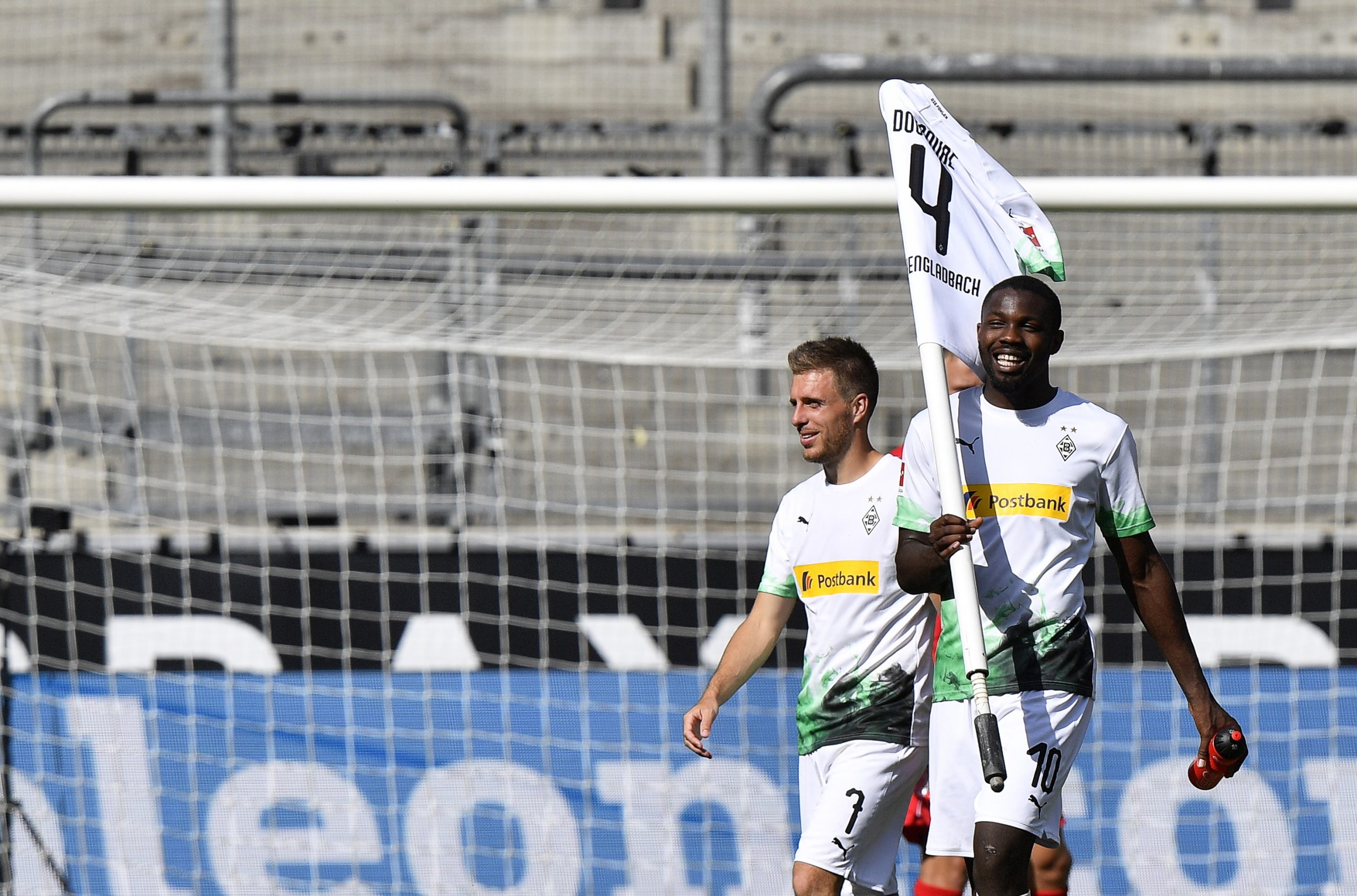 Borussia Moenchengladbach vence e mantém terceiro lugar da liga alemã