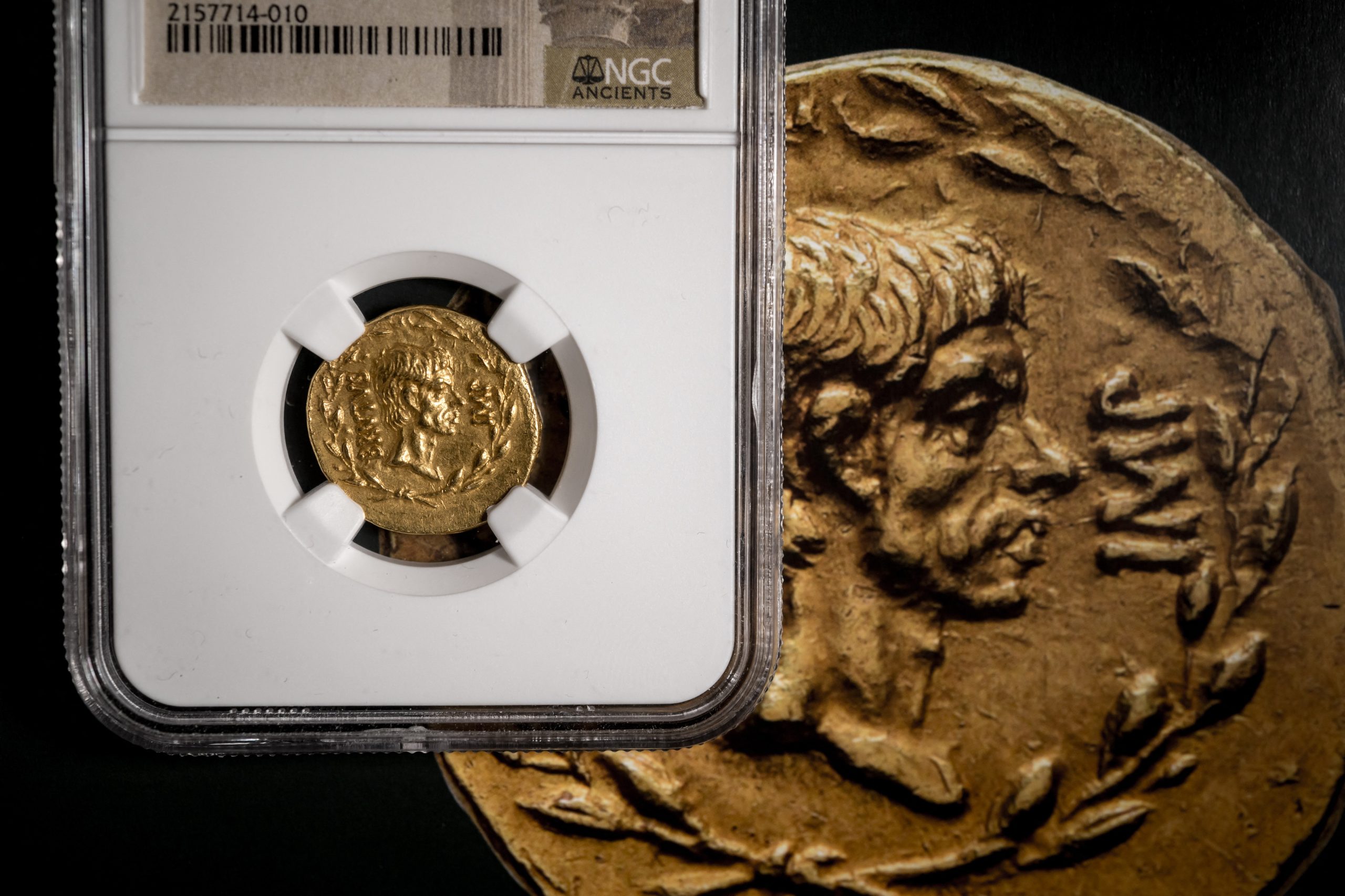 Rara moeda romana com imagem de Brutus vendida em leilão por 1,98  milhões de euros