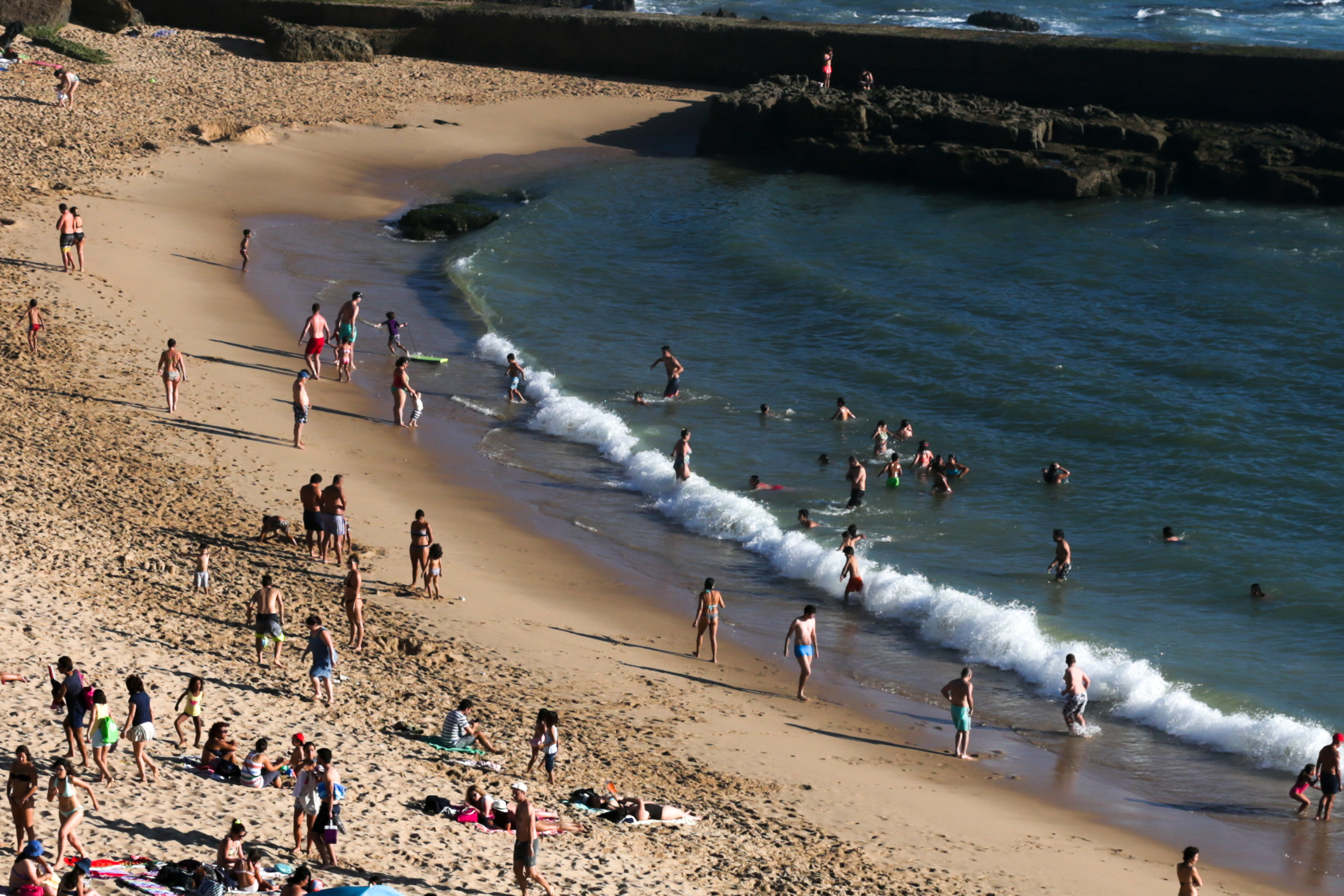 Praia dos Pescadores interdita a banhos na Ericeira