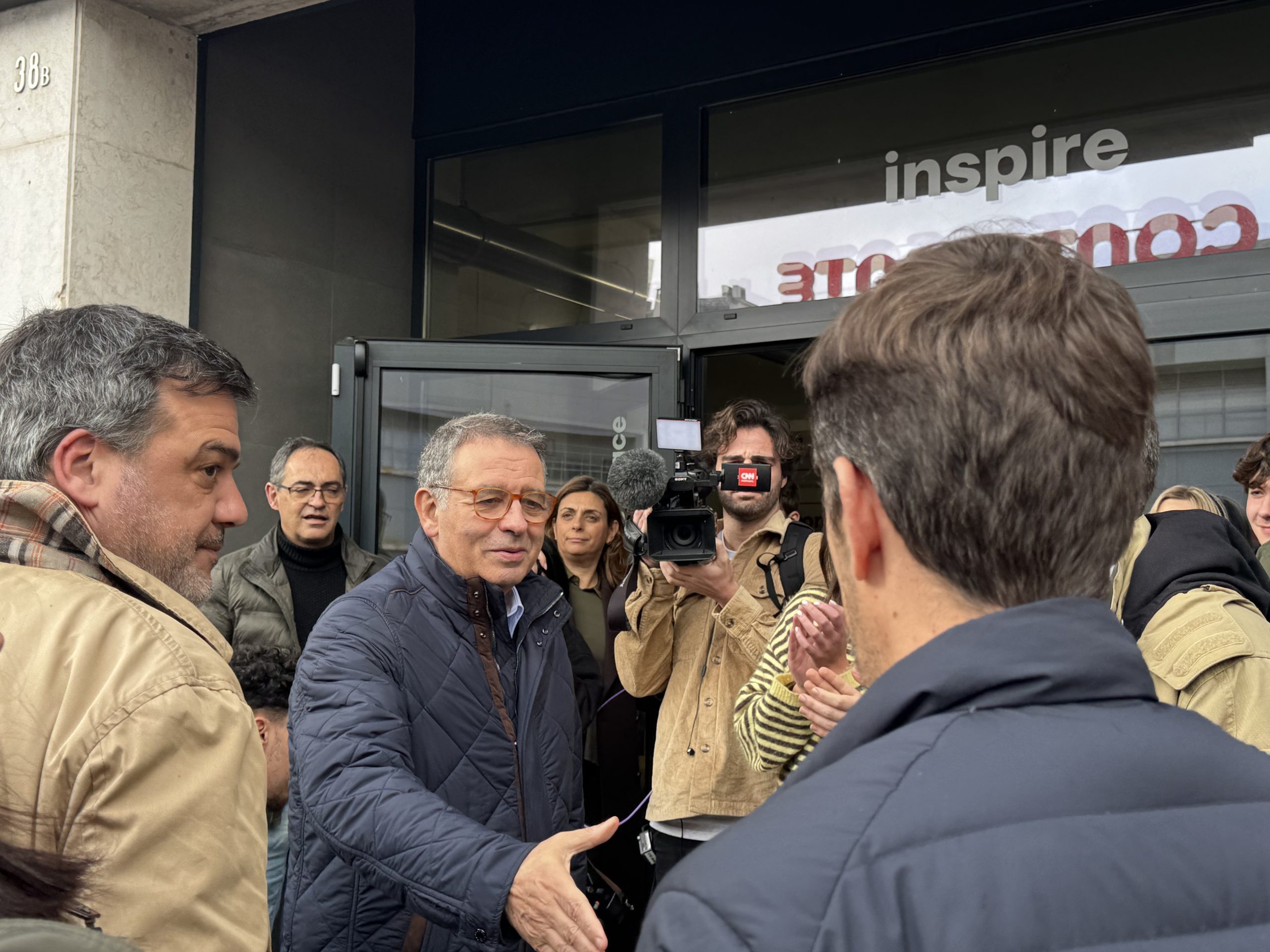 Imprensa estrangeira vê em Seguro uma vitória do centro-moderado e assinala crescimento da direita radical