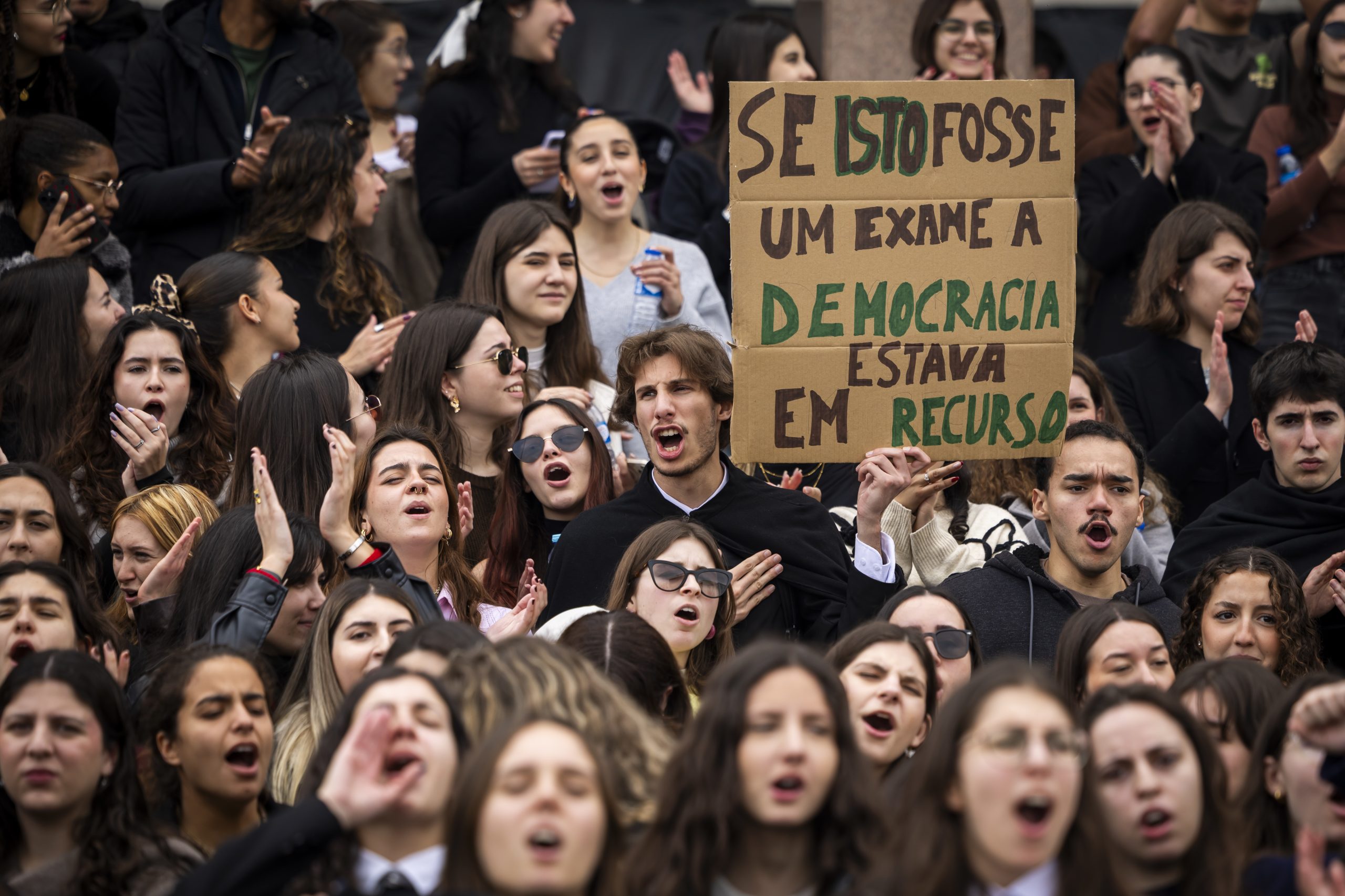 Estudantes de Direito fecham Faculdade de Lisboa contra alteração feita “sem transparência e democracia”