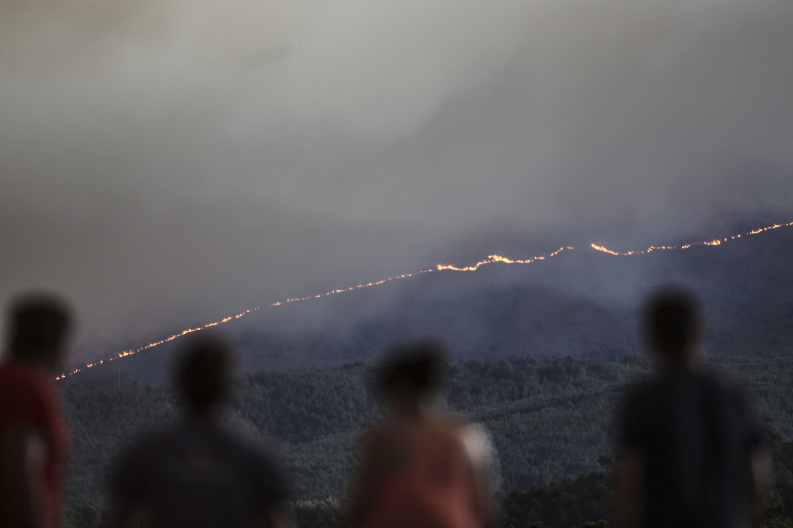 Autarca de Oleiros prevê “noite terrível”. Povoações de Moutinhosa e Roda “estão em risco” e podem ser evacuadas