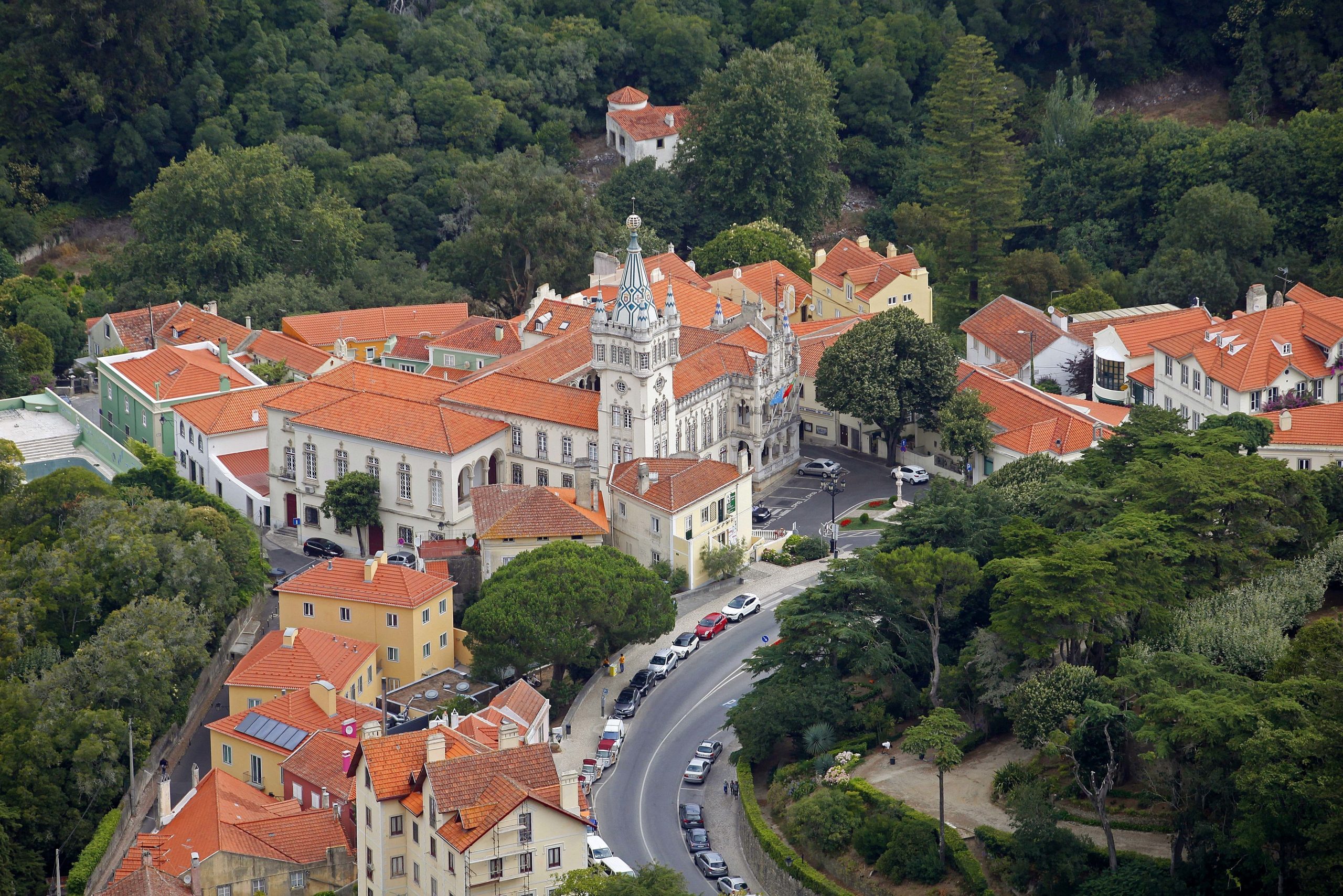 Serra de Sintra e vários monumentos interditos devido ao risco de incêndio entre domingo e terça-feira