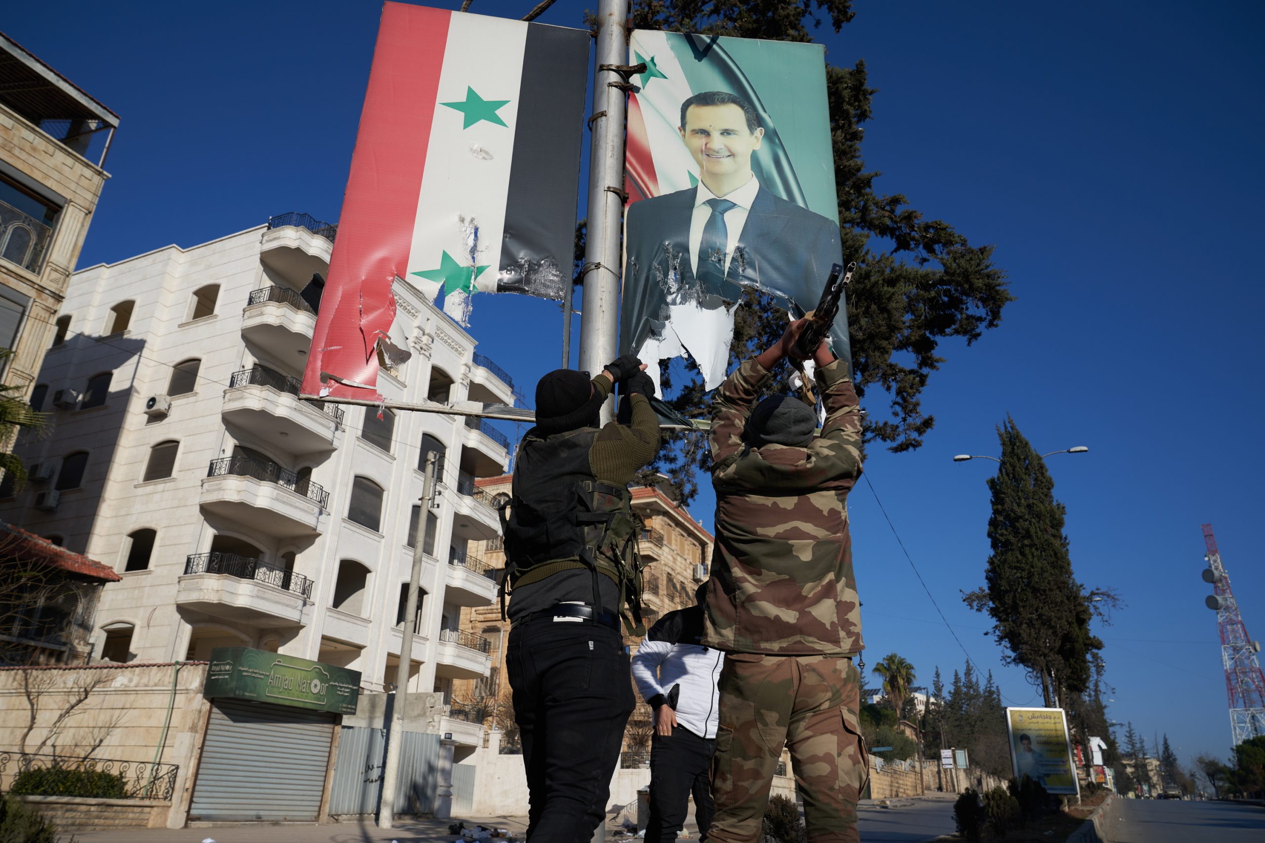 Organização diz que Presidente Al-Assad deixou o país
