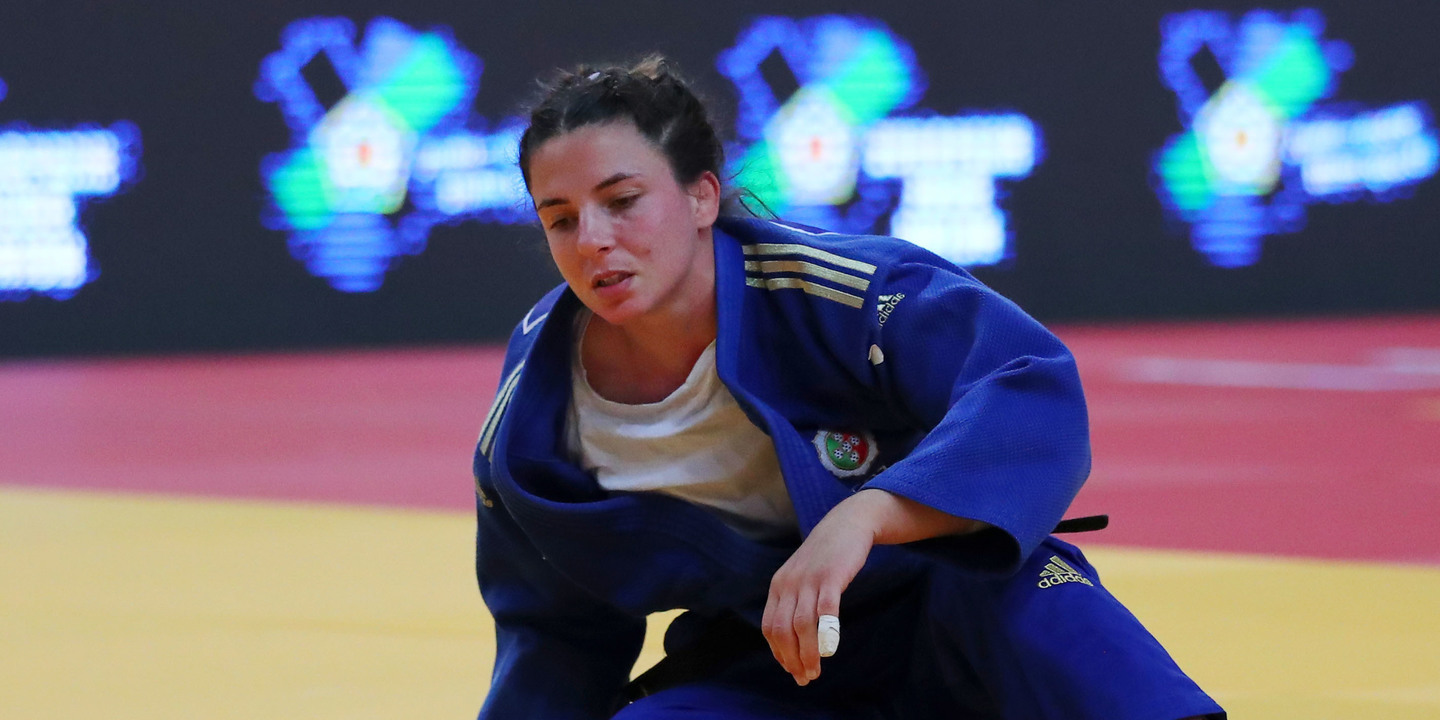 Judoca Bárbara Timo conquista ouro nos -63kg no Grand Slam de Paris