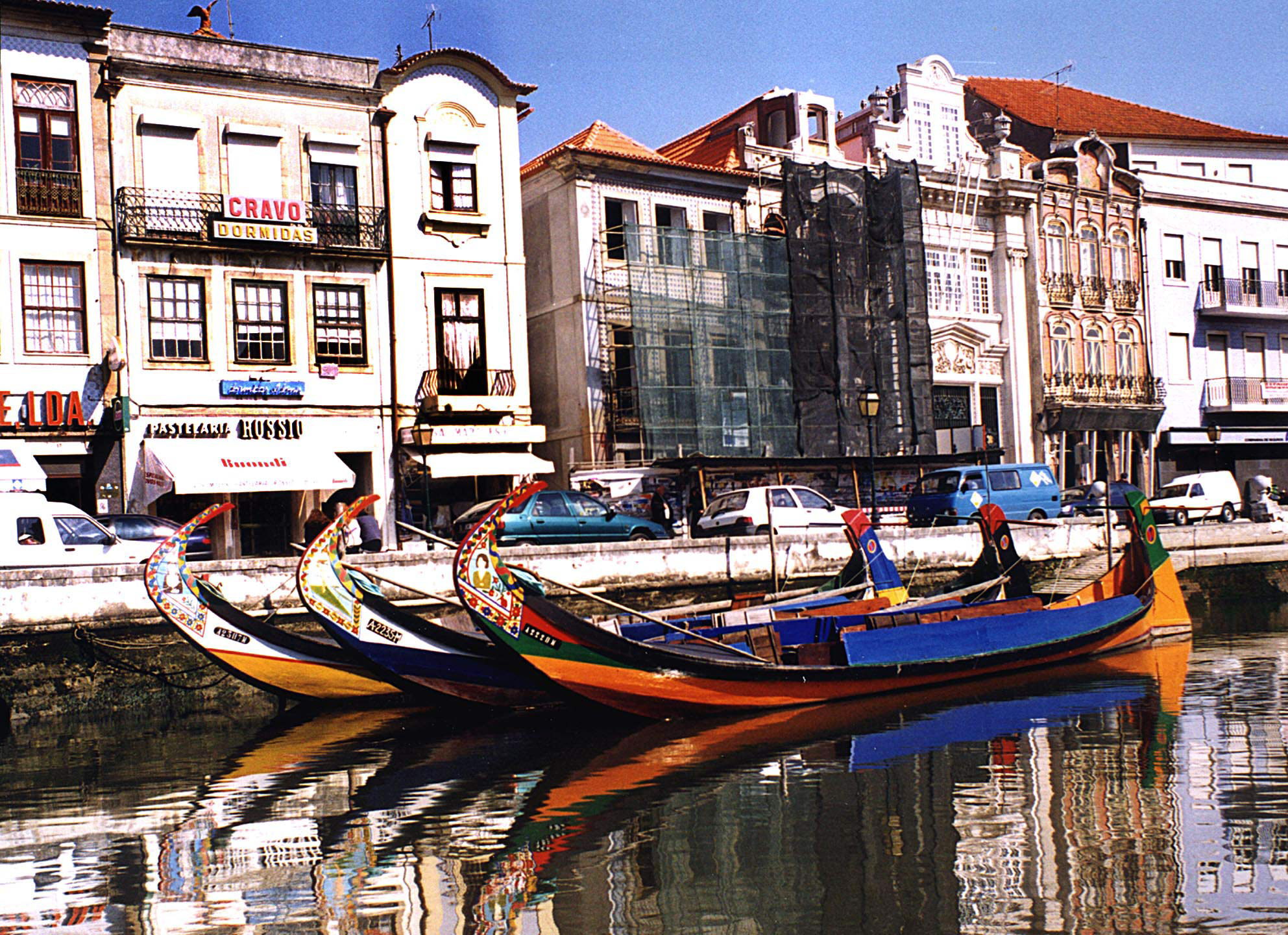 Fitas de amor e amizade regressam a ponte pedonal em Aveiro