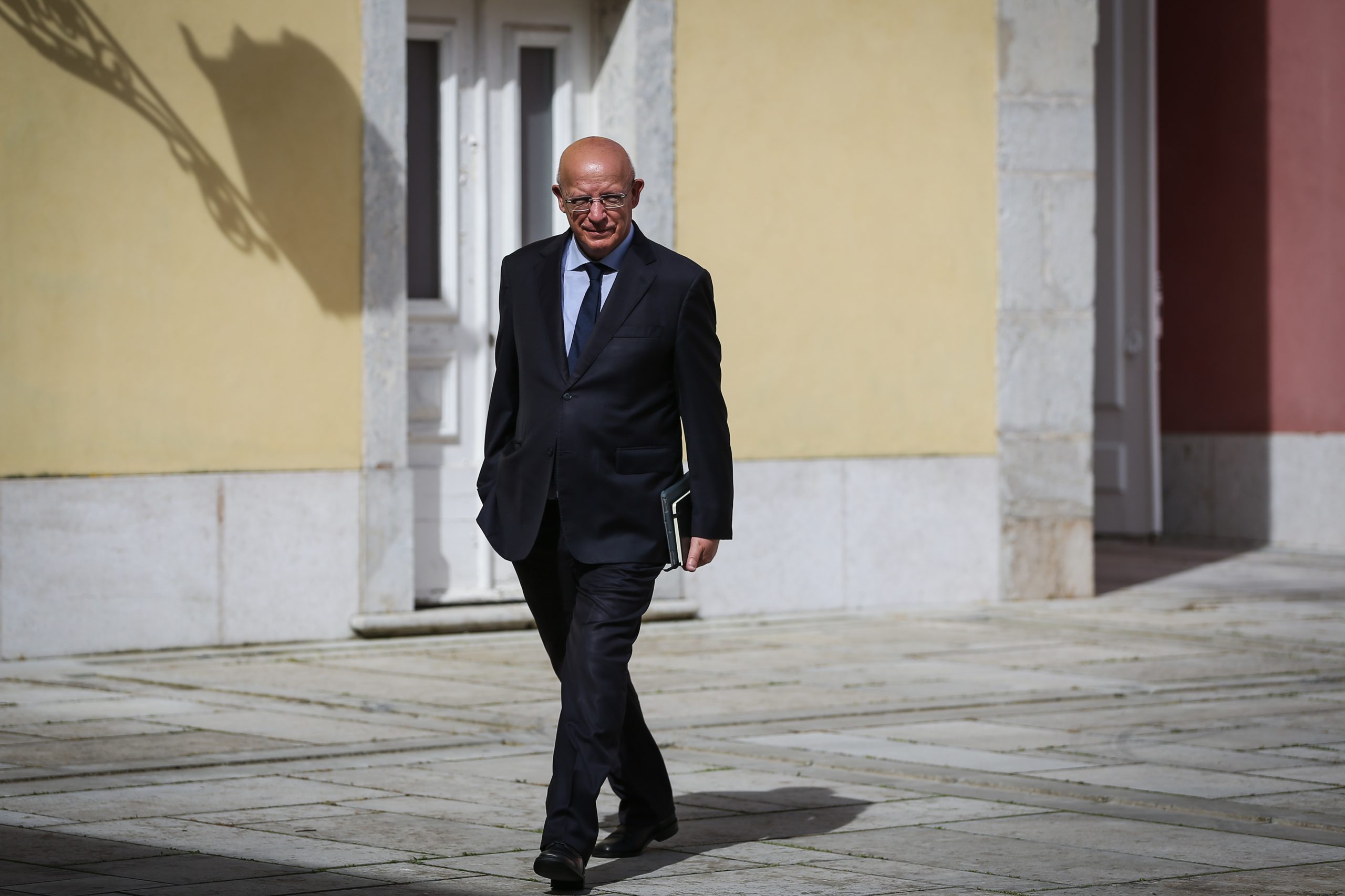TAP: Presidente da AR diz que opiniões responsabilizam quem as emite