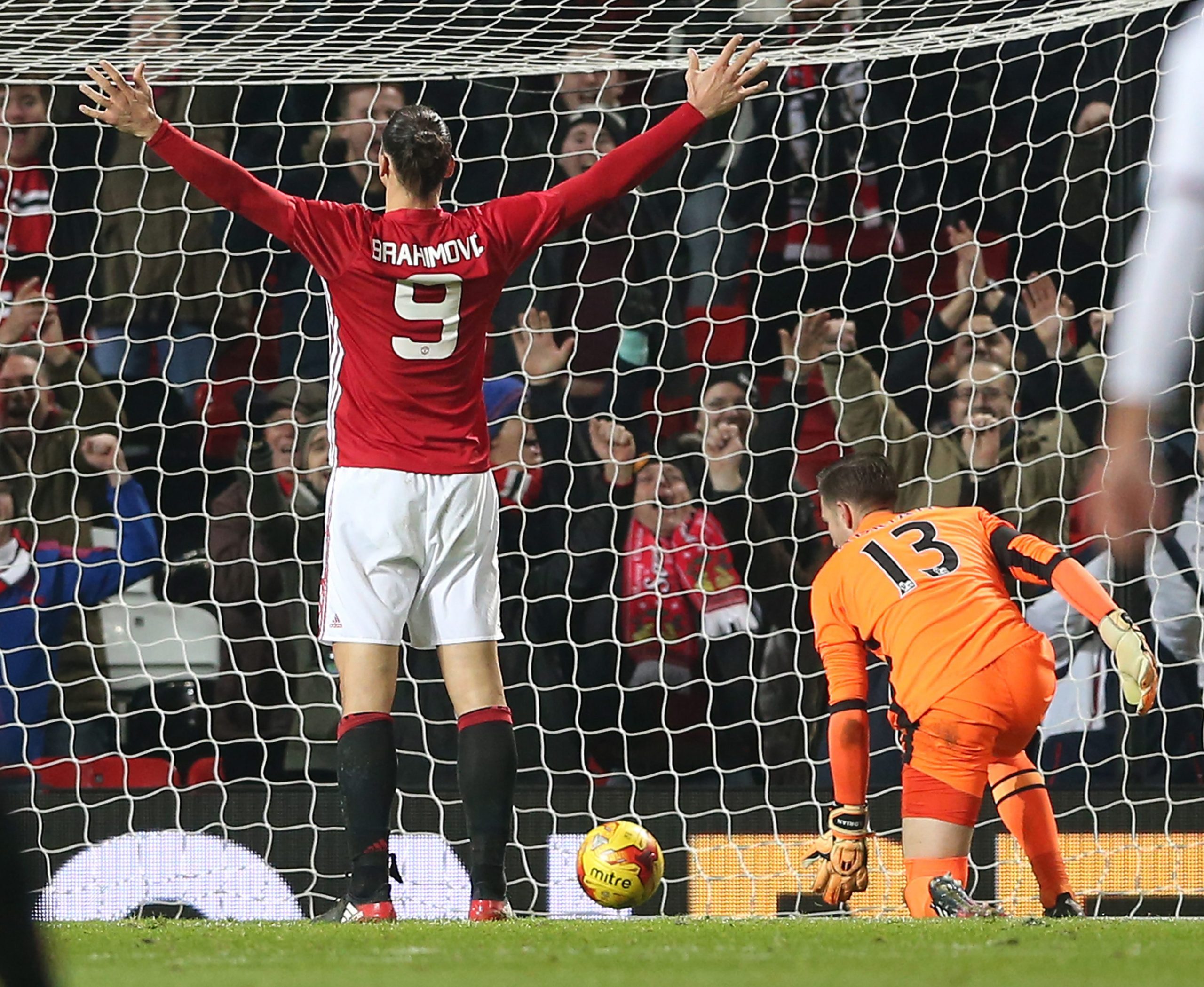 Taça de Inglaterra/Man United: Ibrahimovic salta do banco para resolver. Chelsea é o adversário que se segue