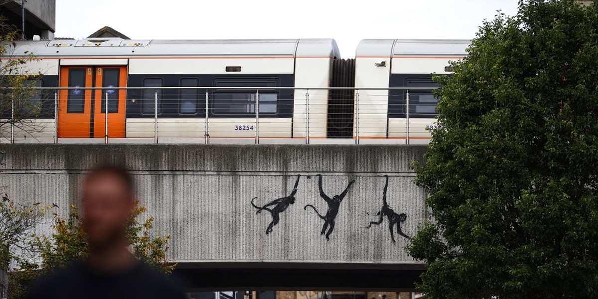 “Zoológico” de Bansky em Londres tem um total de nove obras — e uma delas já foi vandalizada