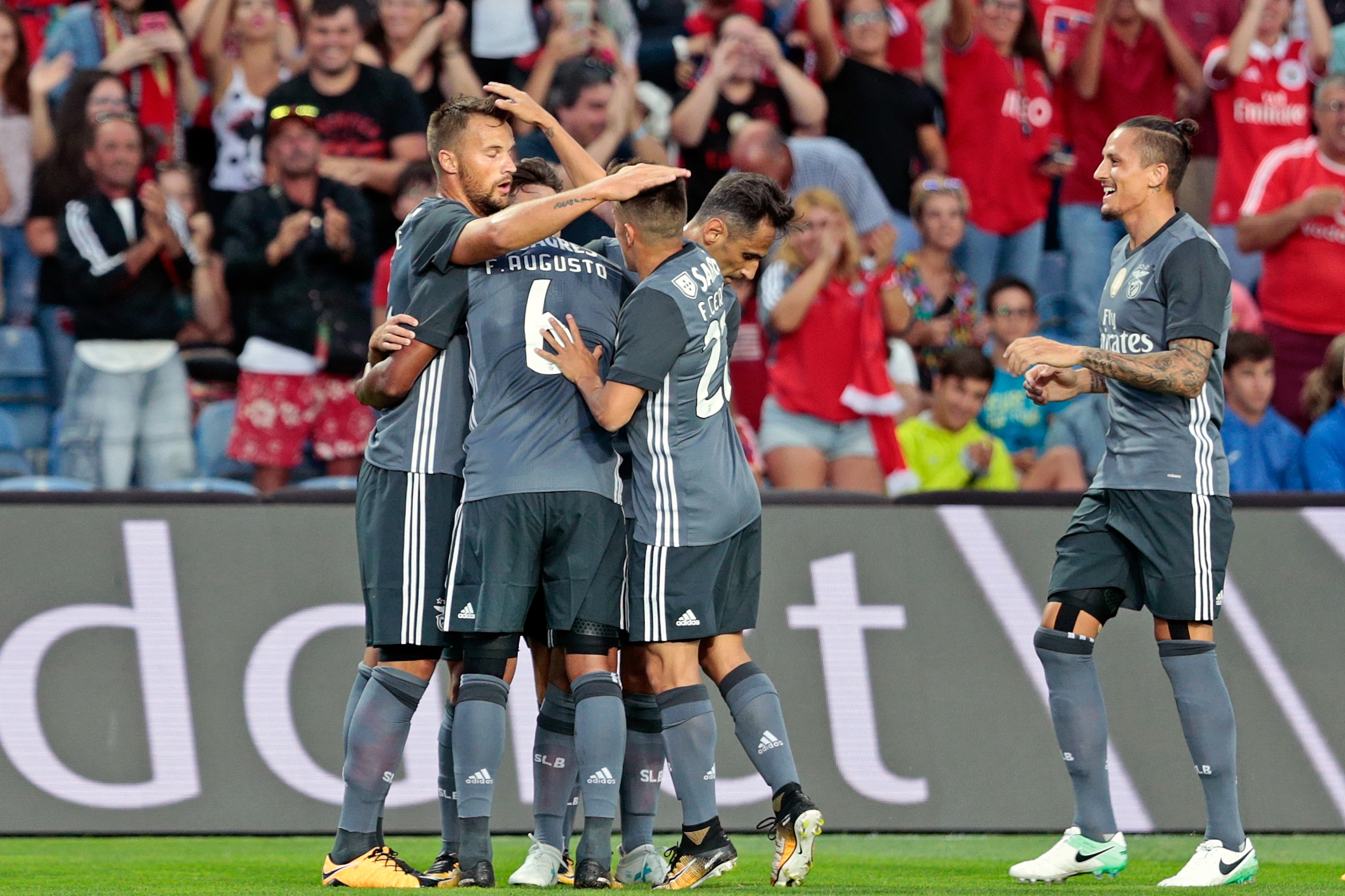 Benfica vence Bétis com ‘bis’ de Seferovic