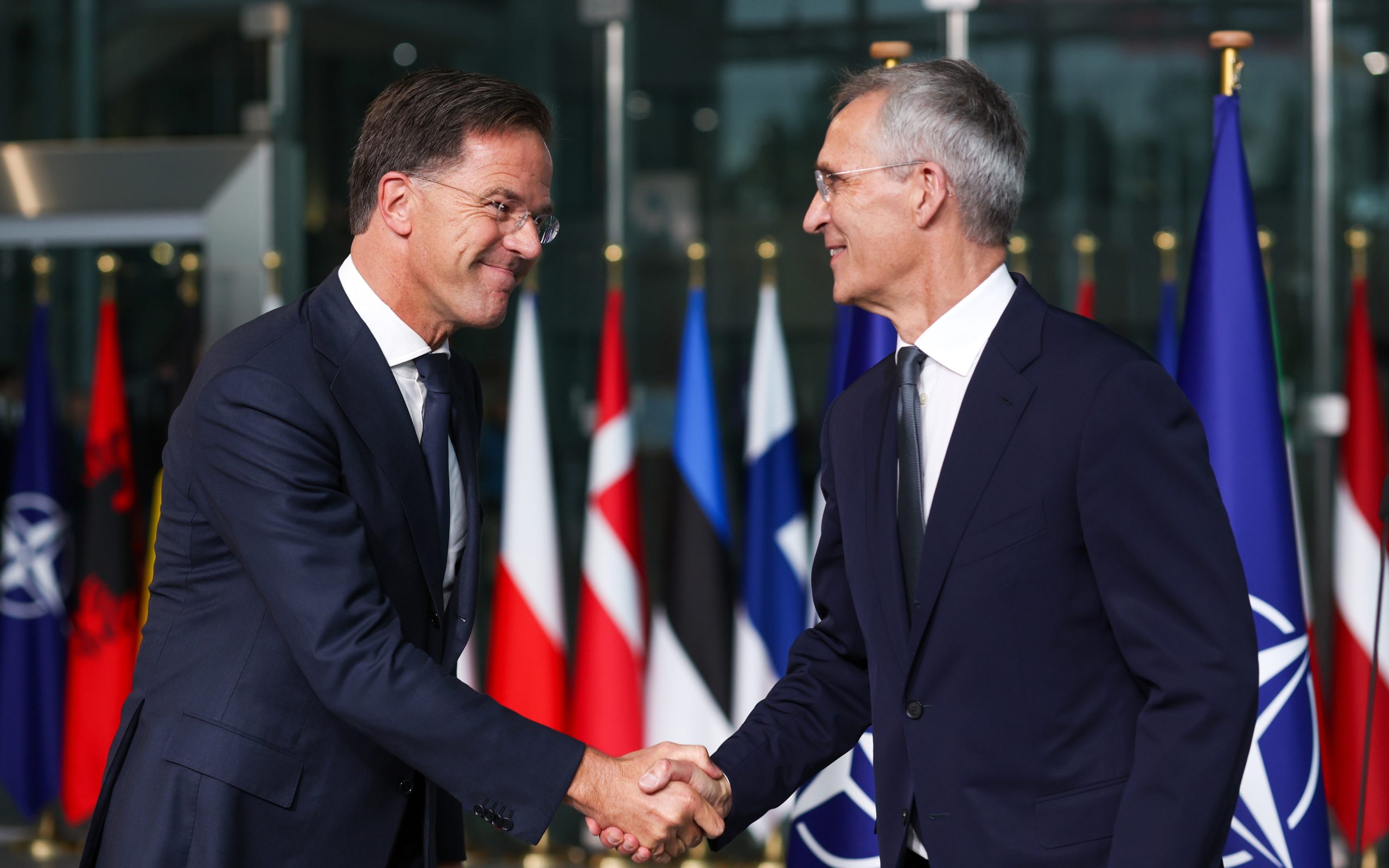 Mark Rutte toma posse como secretário-geral da NATO. UE felicita eleição e espera cooperação aprofundada