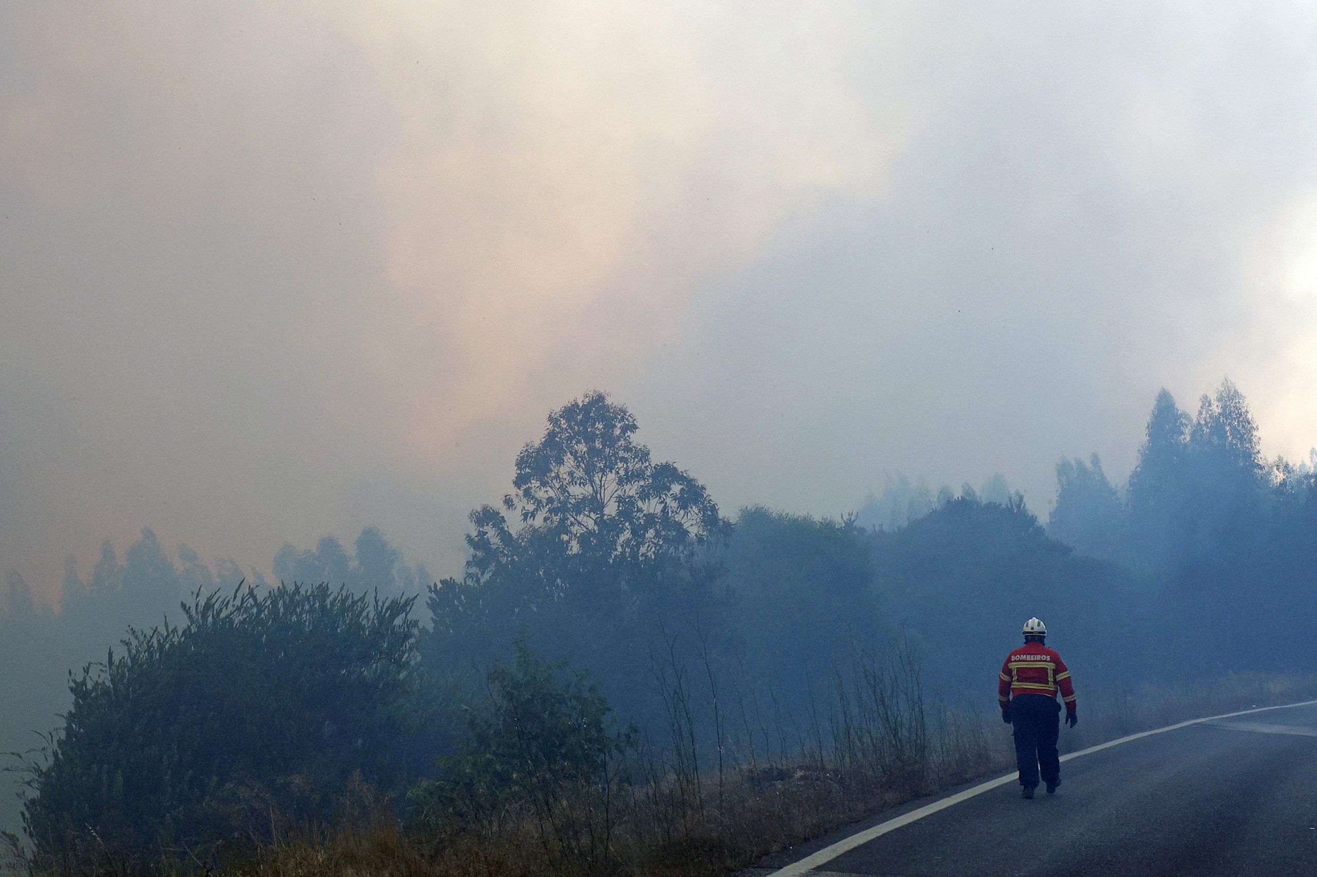 Greve dos guardas prisionais impede transporte. Acusado de 14 crimes de incêndio exige estar no julgamento