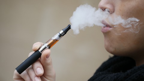 Hong Kong vai proibir o uso de cigarros eletrónicos em público