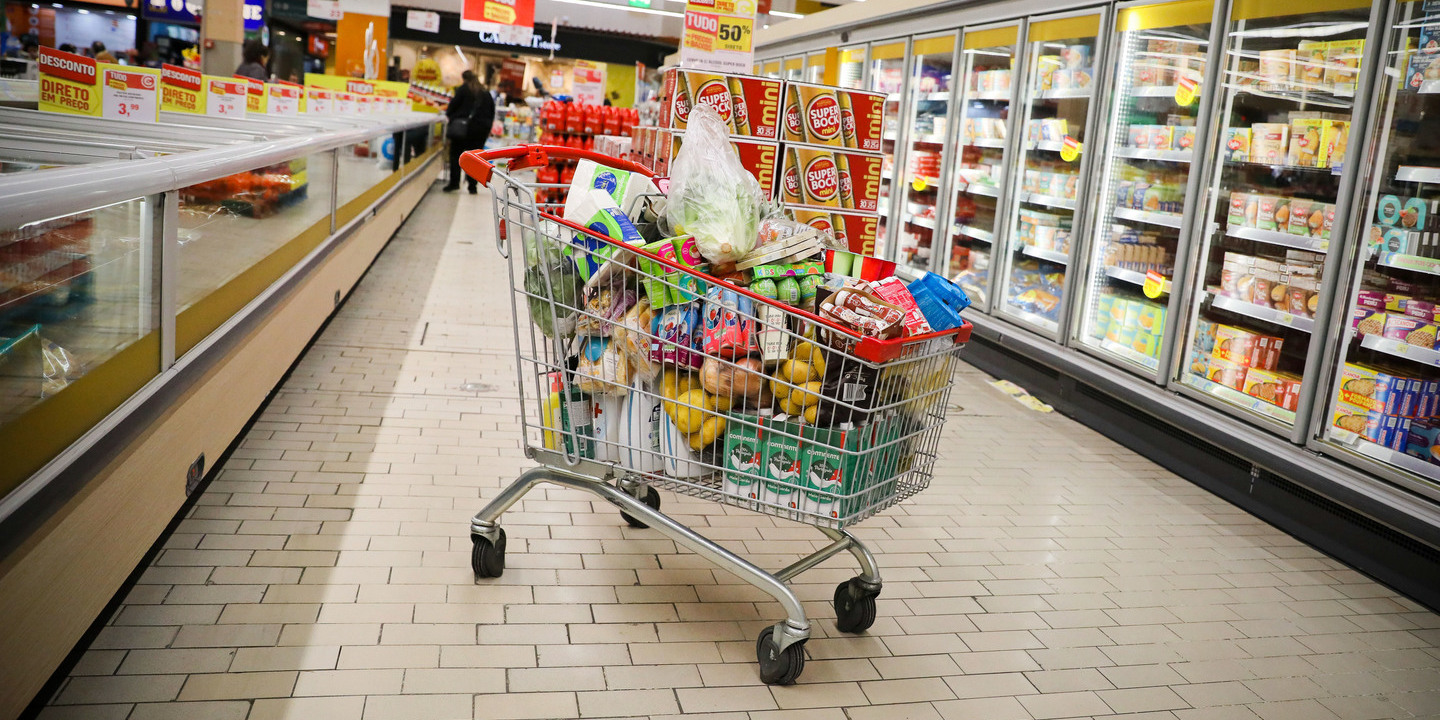 Deco lança plataforma para ajudar consumidores a reduzir despesas e comparar preços