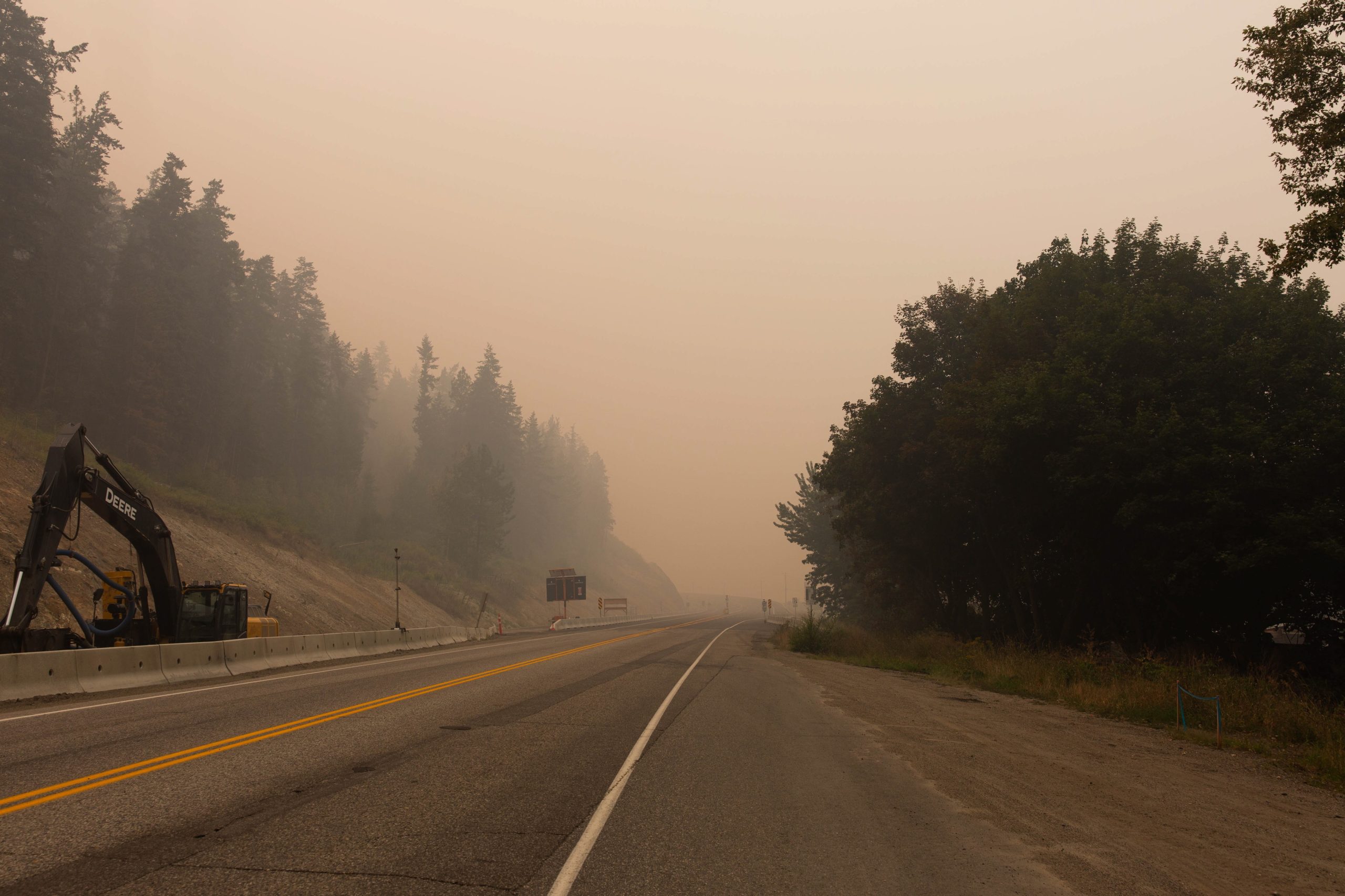Incêndios florestais levam à deslocação de 17 mil pessoas no Canadá