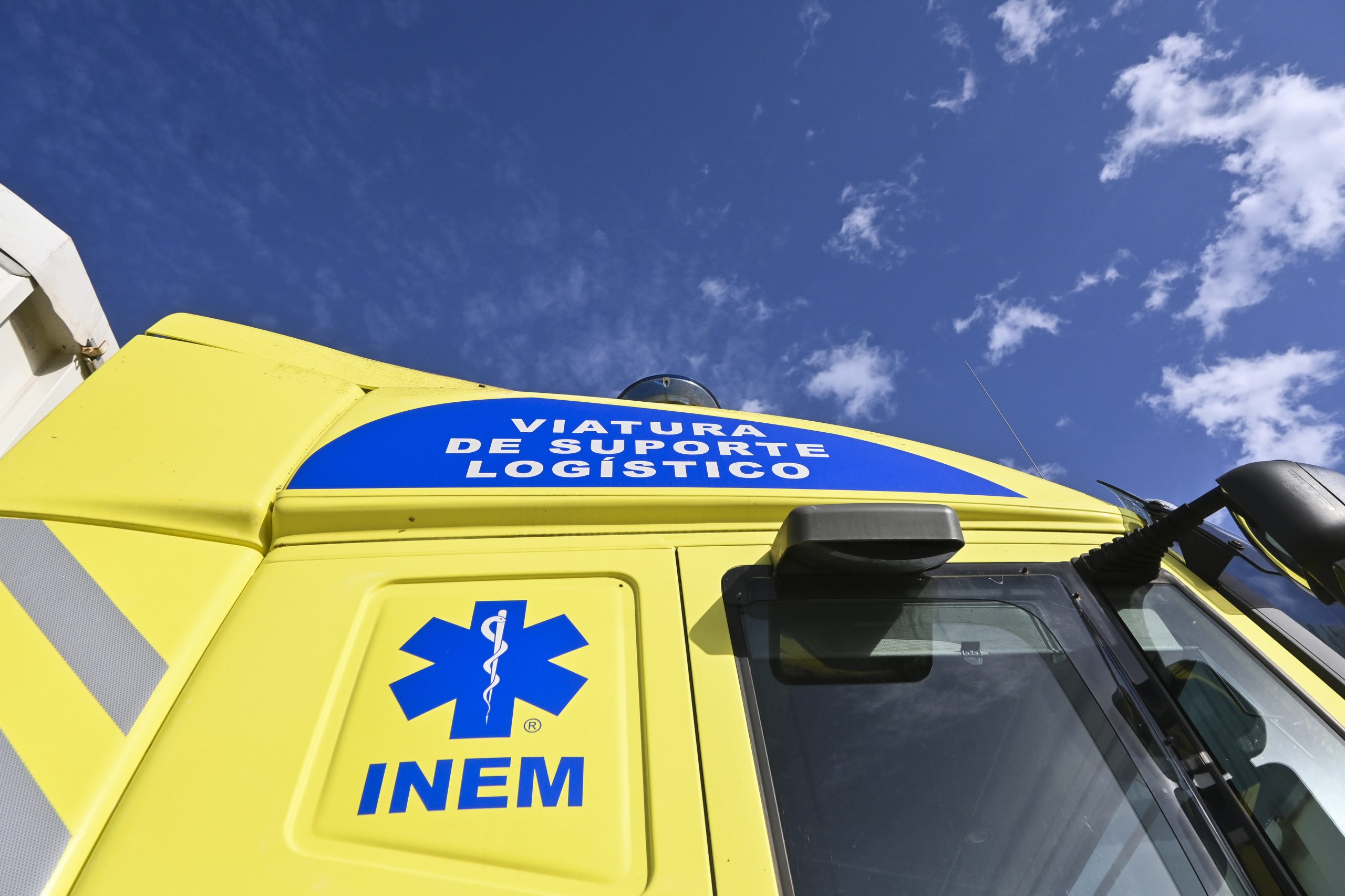 Dois feridos graves em atropelamento causado por despiste de ambulância do INEM