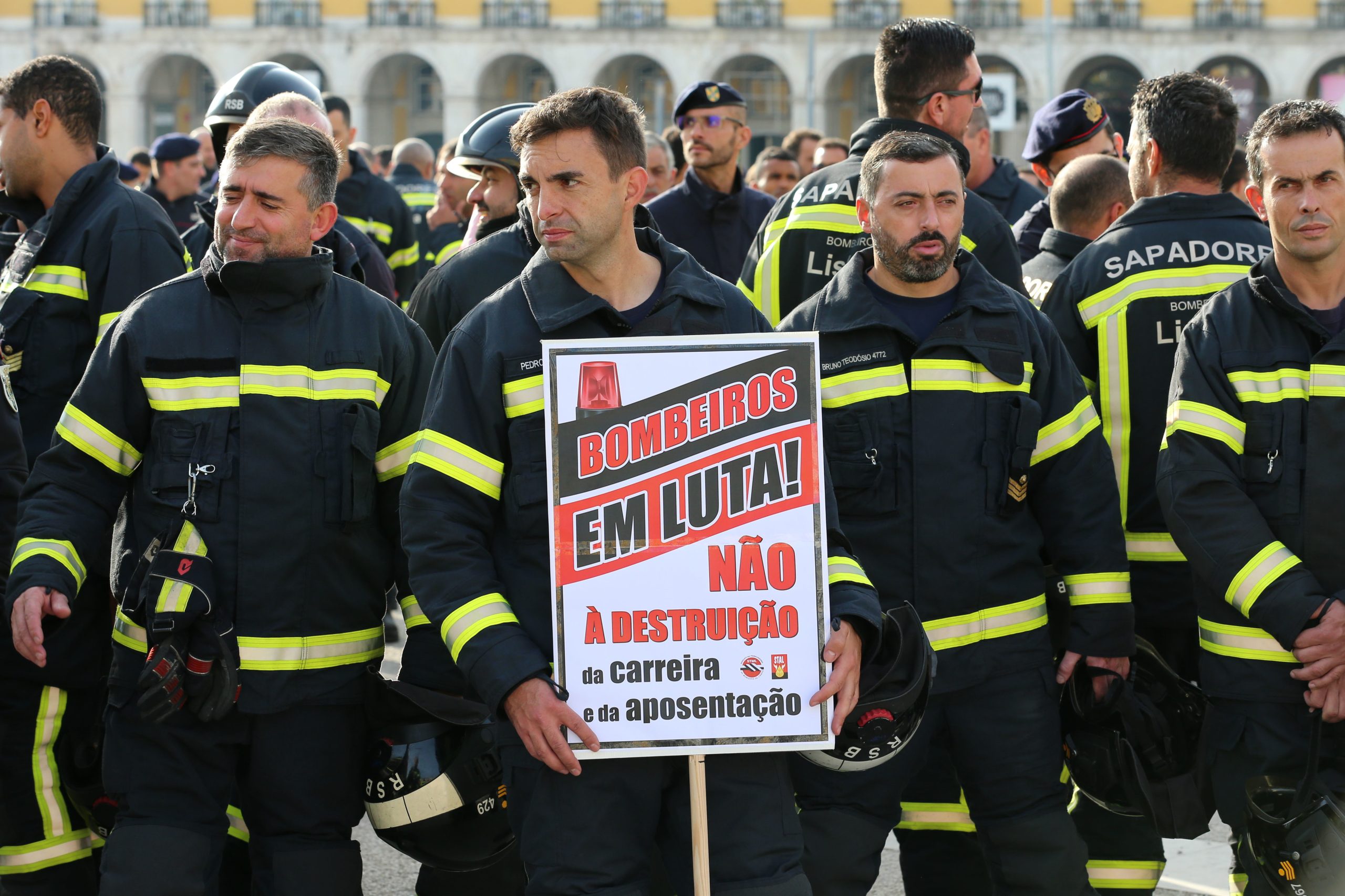 Bombeiros protestam na quinta-feira em Lisboa contra proposta do Governo
