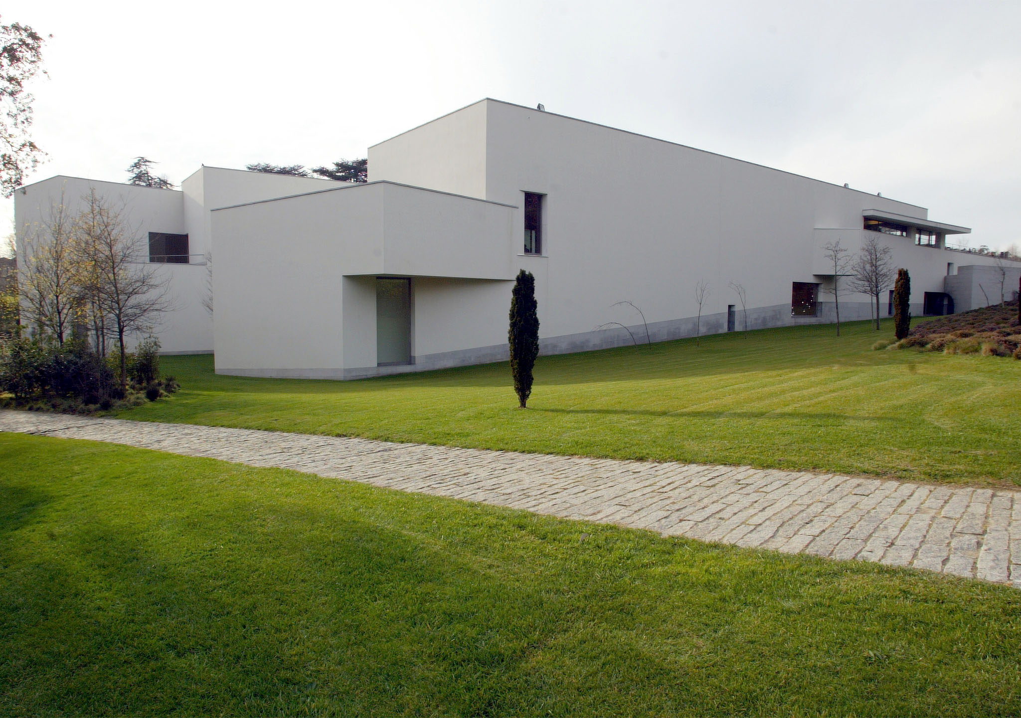 Obras da coleção de Serralves do escultor Manuel Rosa em exposição em Santo Tirso
