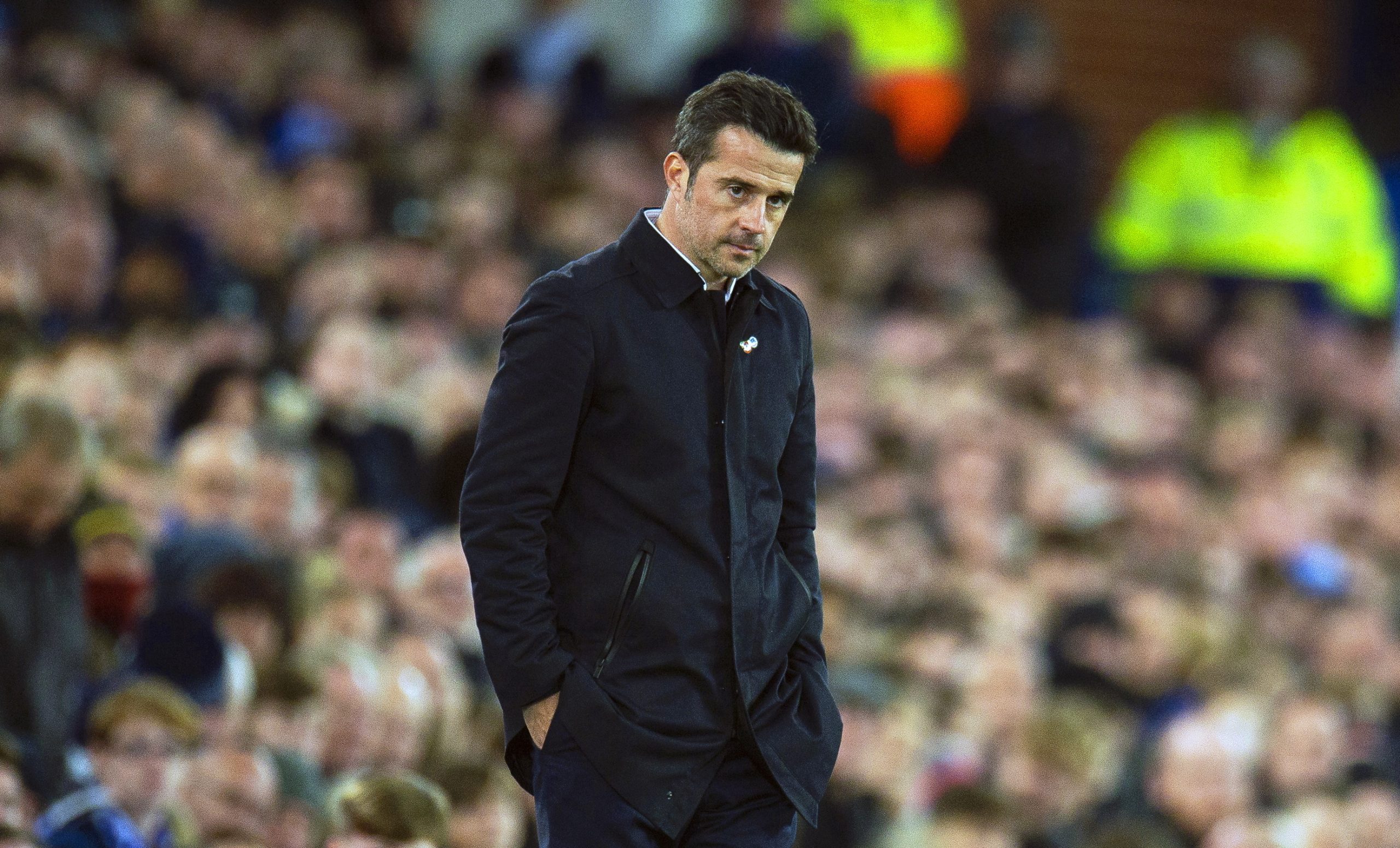Championship. Fulham de Marco Silva cede empate com o lanterna-vermelha, mas continua líder