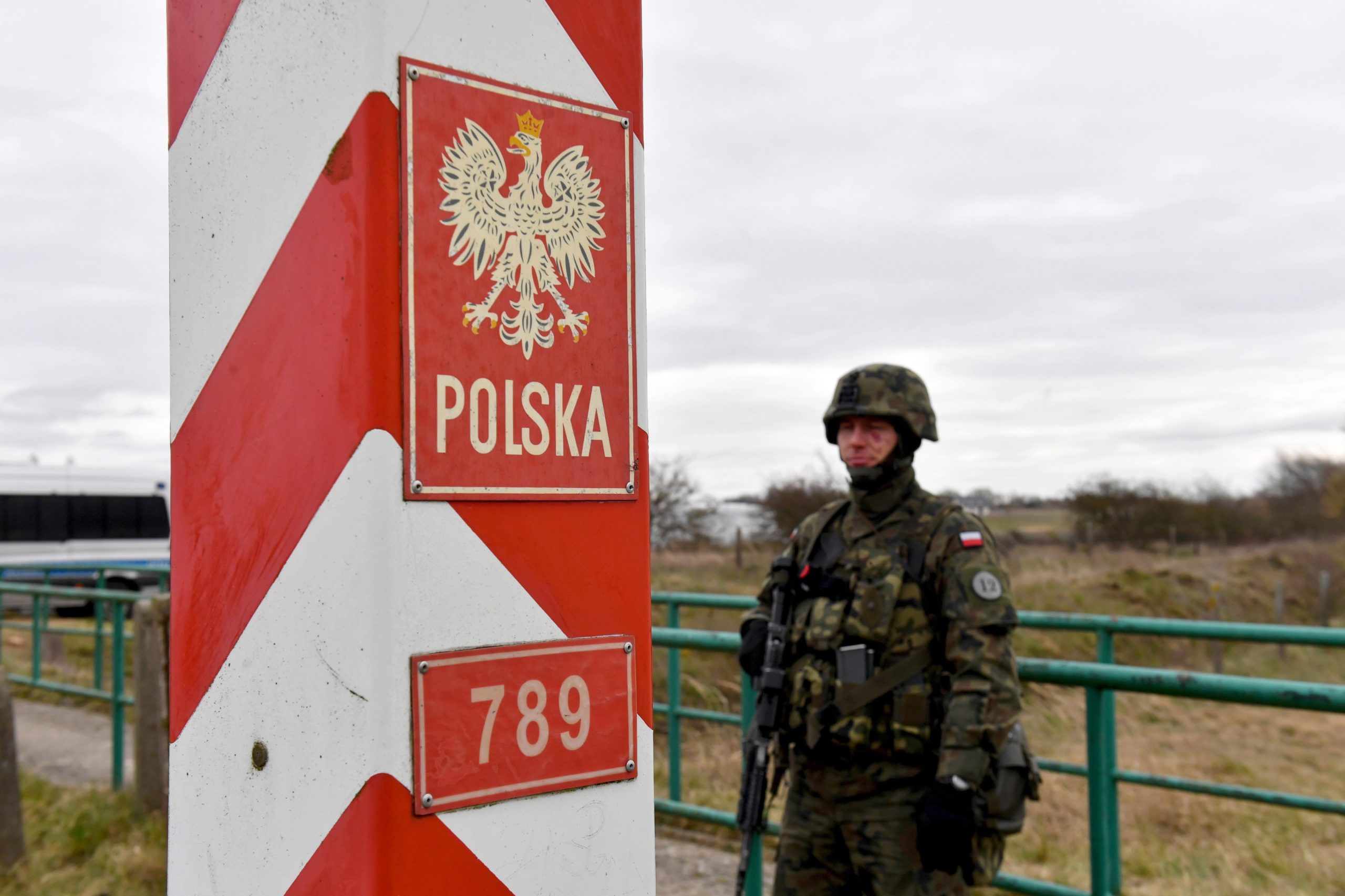 Polónia avança com construção de muro para travar migrantes na fronteira com Bielorrússia