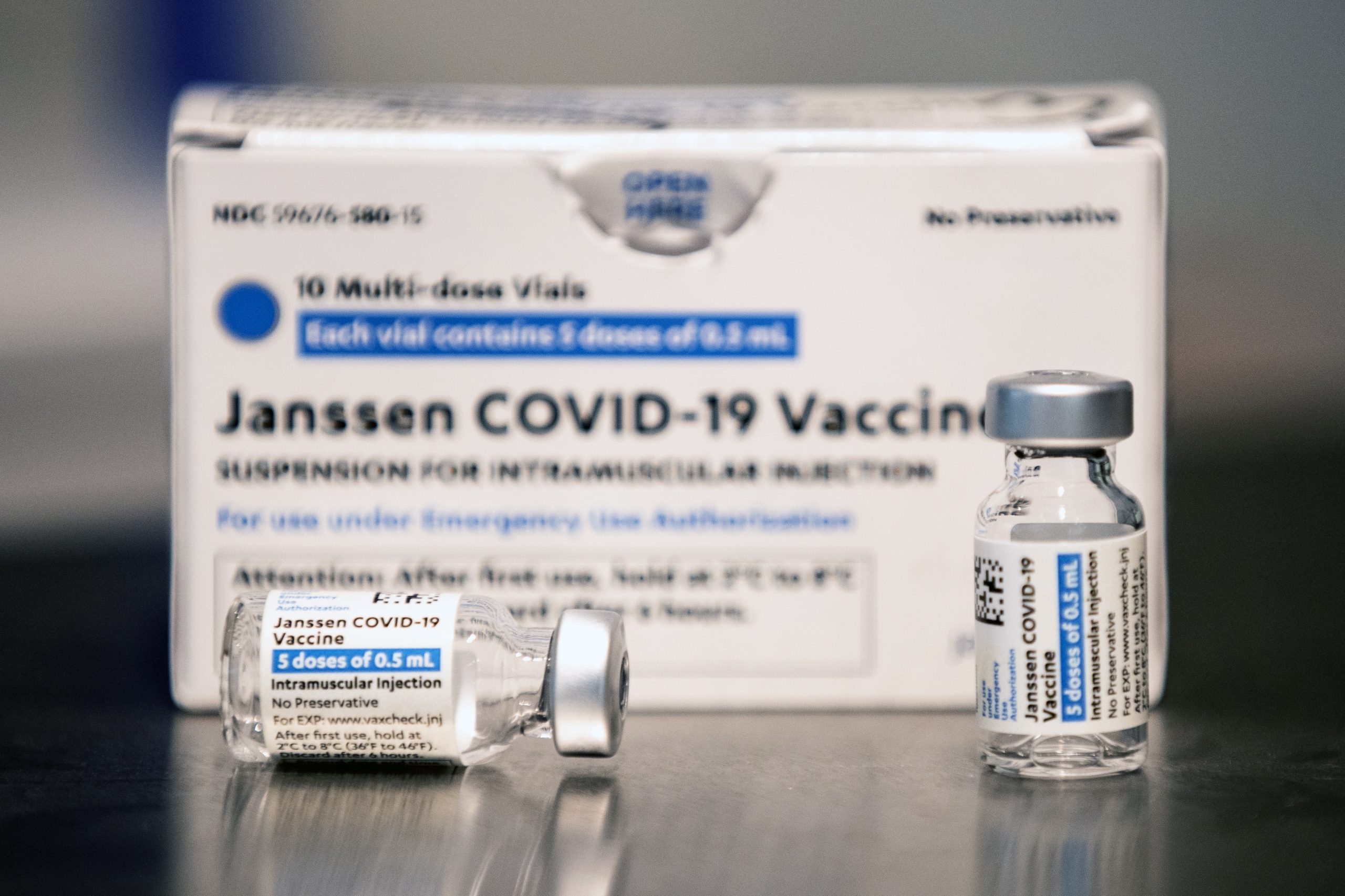 Covid-19: Johnson & Johnson já está a desenvolver vacina contra variante Ómicron