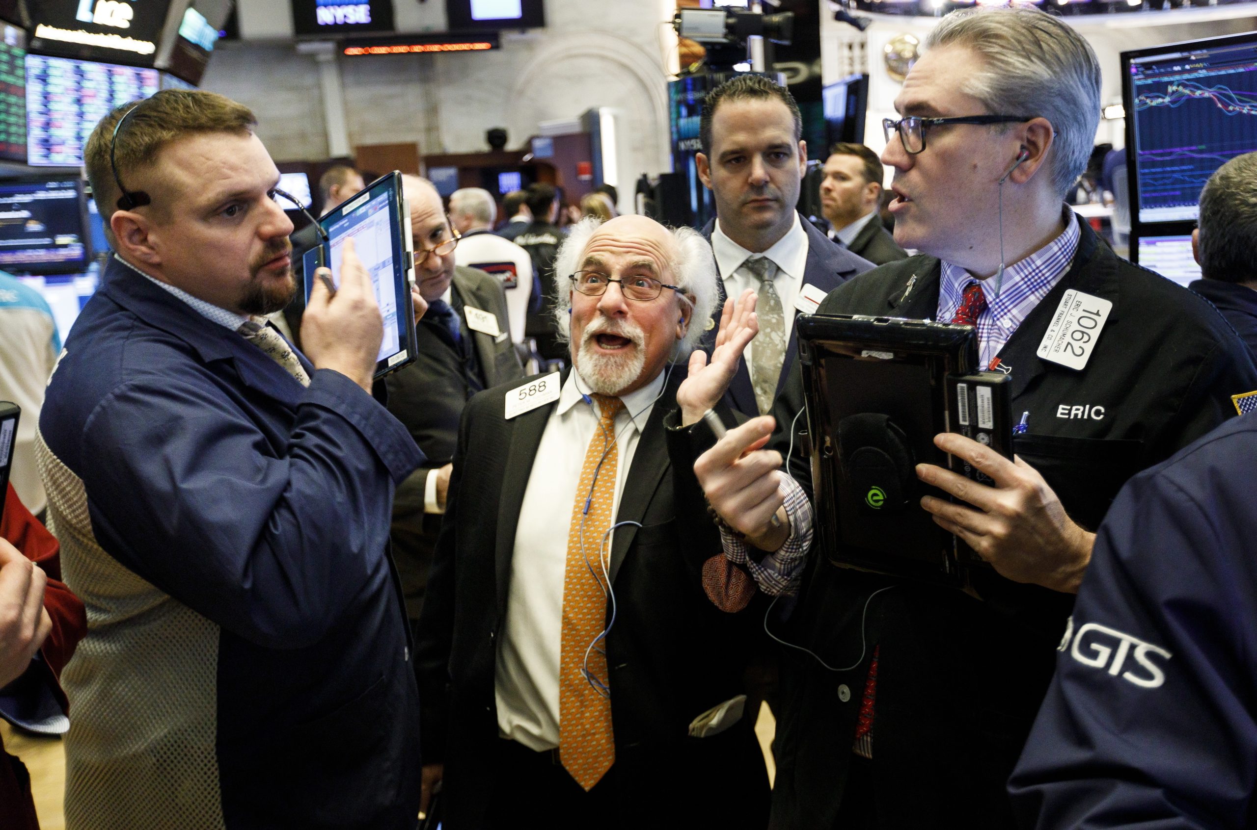 Wall Street fecha em alta graças a resultados e aliviada com fim do ‘shutdown’