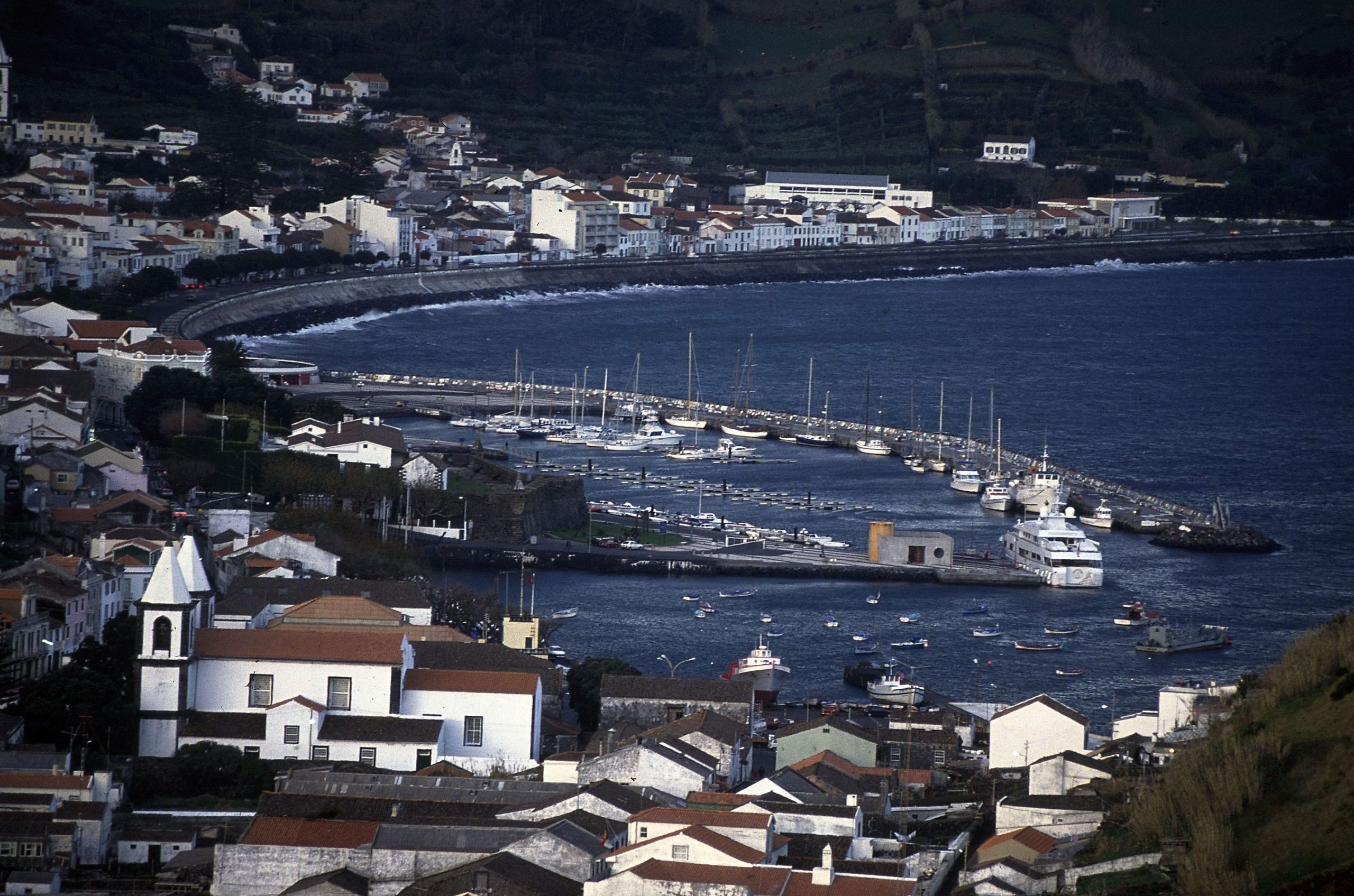 Bebé nasce a bordo de ferry nos Açores