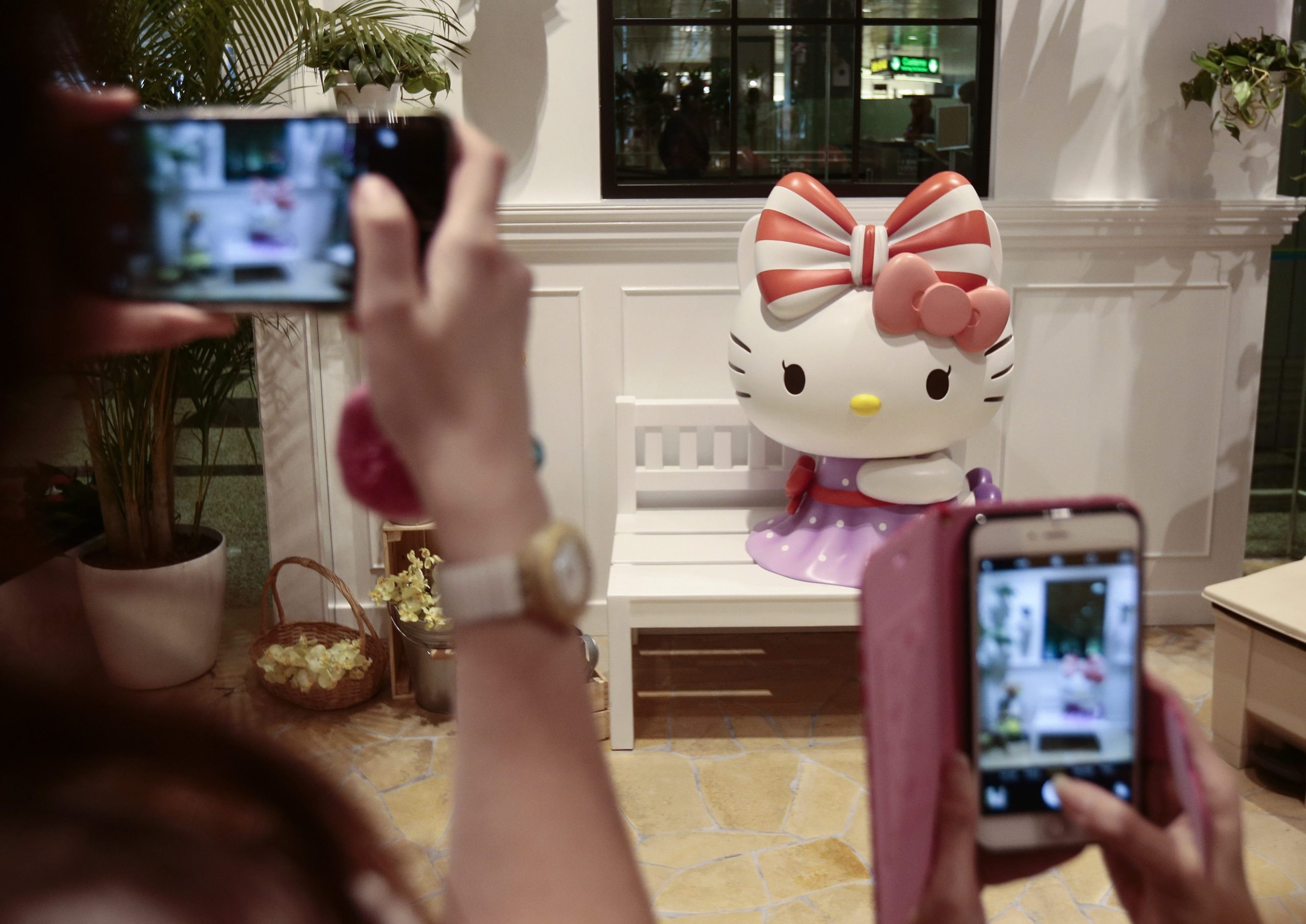 Bruxelas multa empresa japonesa dona da Hello Kitty em 6,2 milhões de euros